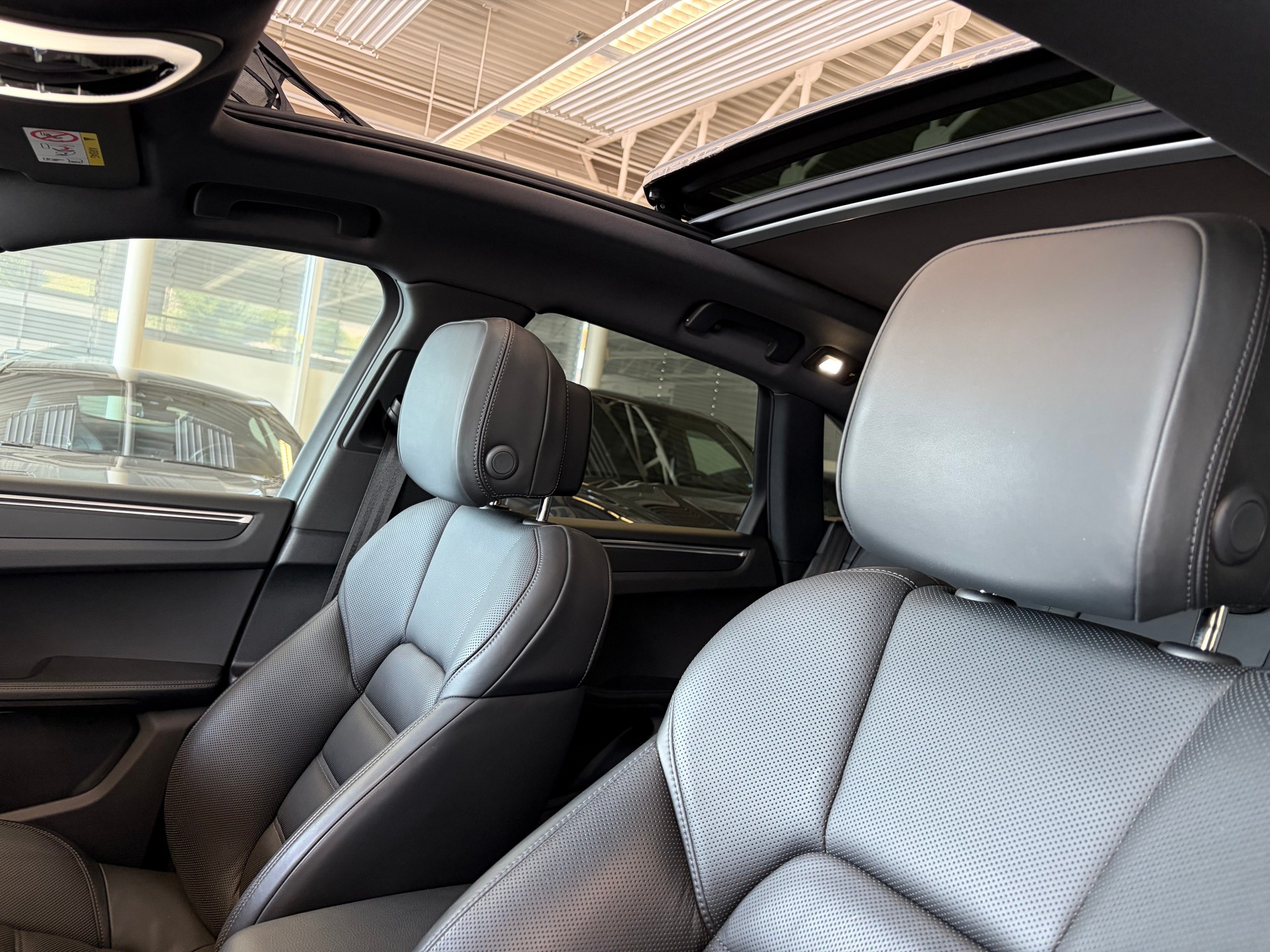 PORSCHE Macan PDK | CH | Swiss Package | Sitzbelüftung | PDLS+ | Panorama | 18-Weg Sportsitze |-image-12