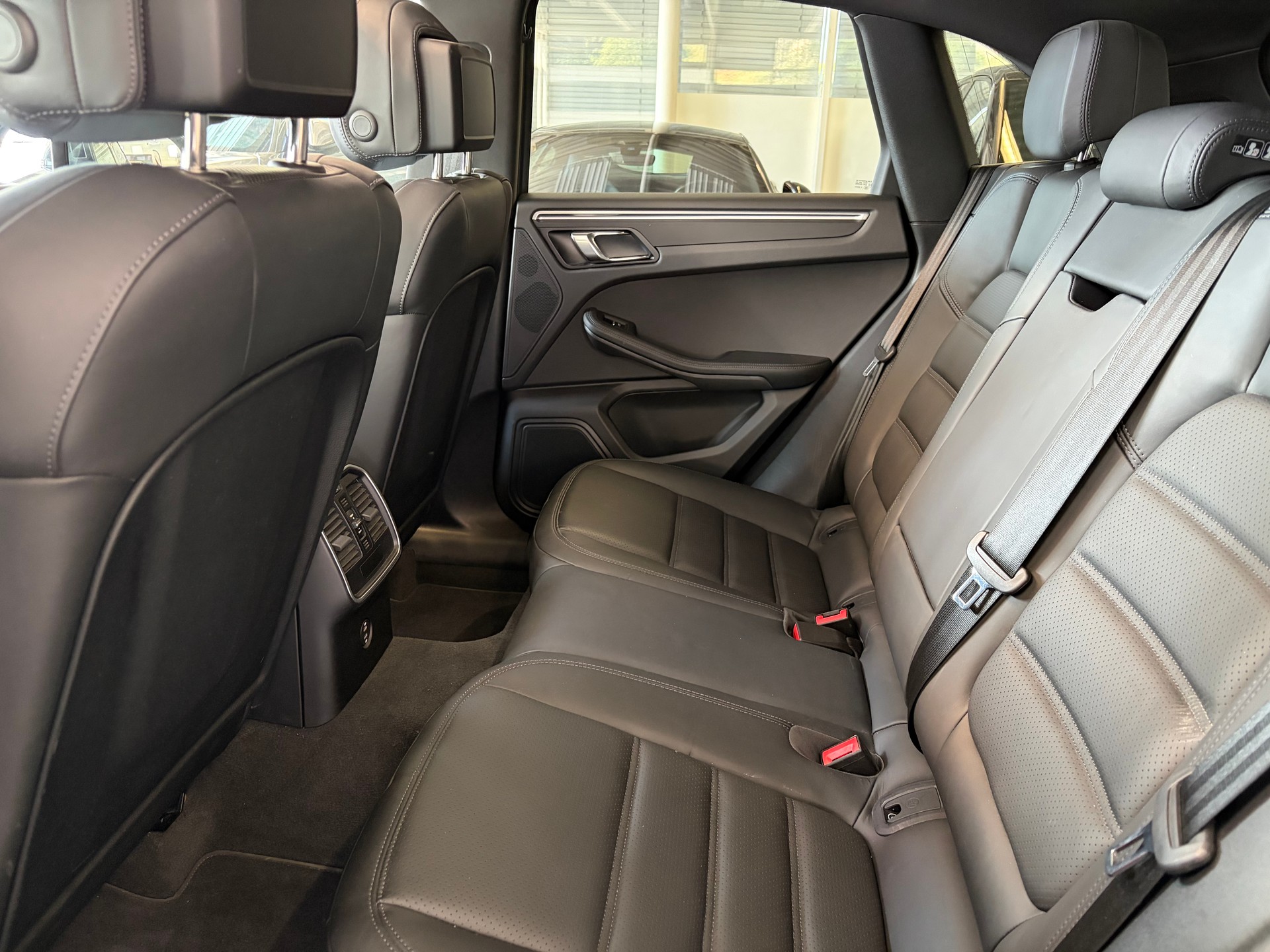 PORSCHE Macan PDK | CH | Swiss Package | Sitzbelüftung | PDLS+ | Panorama | 18-Weg Sportsitze |-image-23