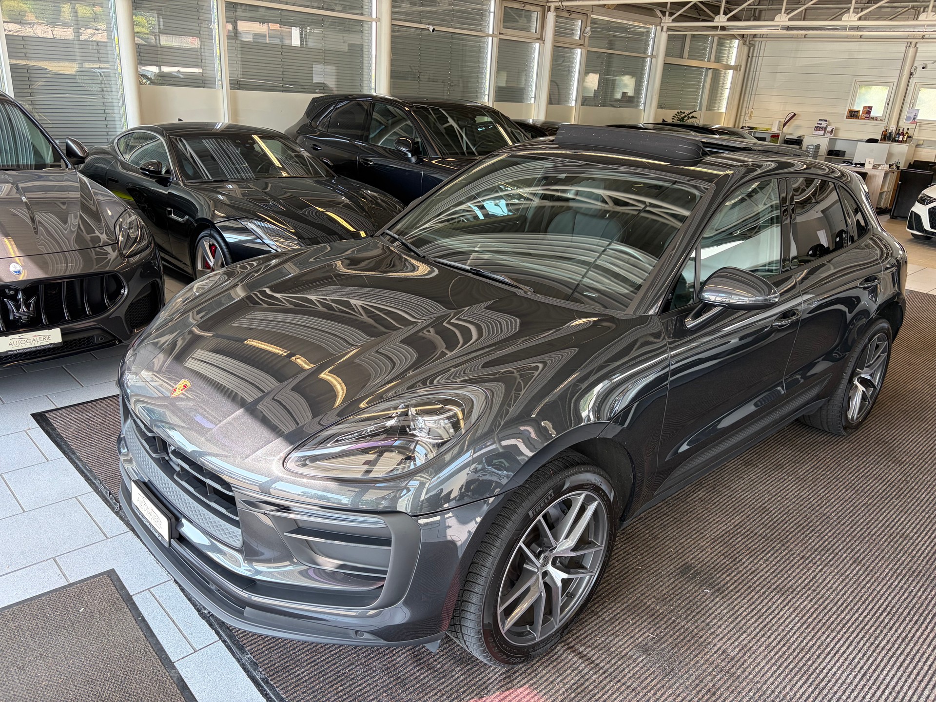 PORSCHE Macan PDK | CH | Swiss Package | Sitzbelüftung | PDLS+ | Panorama | 18-Weg Sportsitze |-image-35