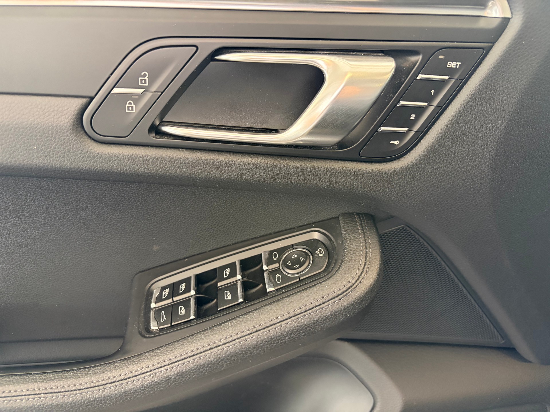 PORSCHE Macan PDK | CH | Swiss Package | Sitzbelüftung | PDLS+ | Panorama | 18-Weg Sportsitze |-image-21