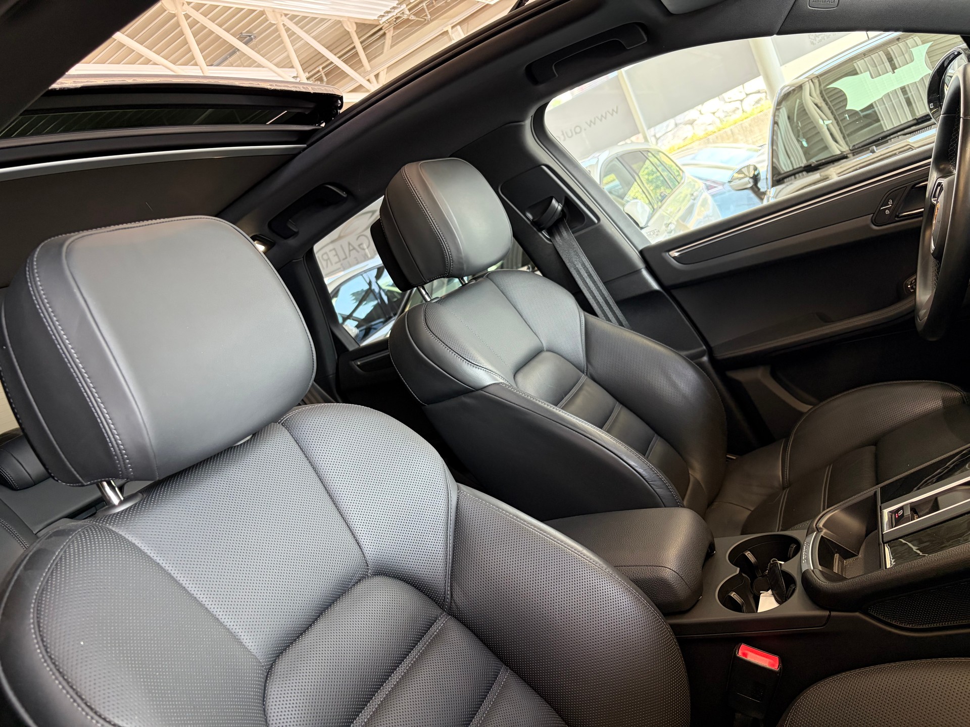 PORSCHE Macan PDK | CH | Swiss Package | Sitzbelüftung | PDLS+ | Panorama | 18-Weg Sportsitze |-image-31