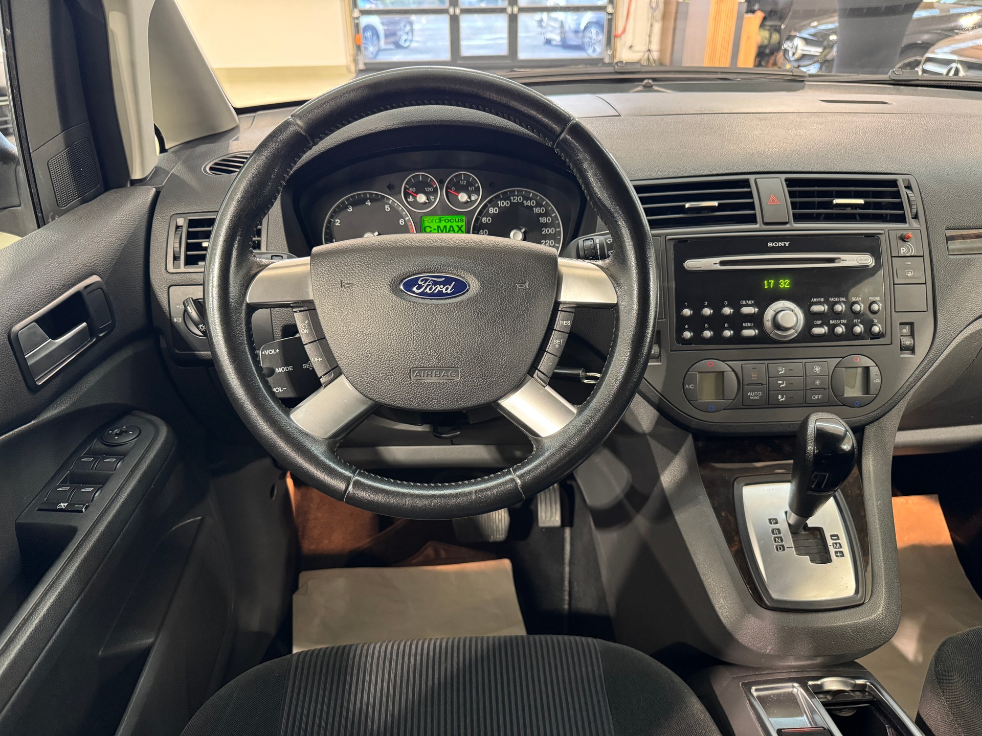 FORD Focus C-Max 2.0 Ghia-image-11