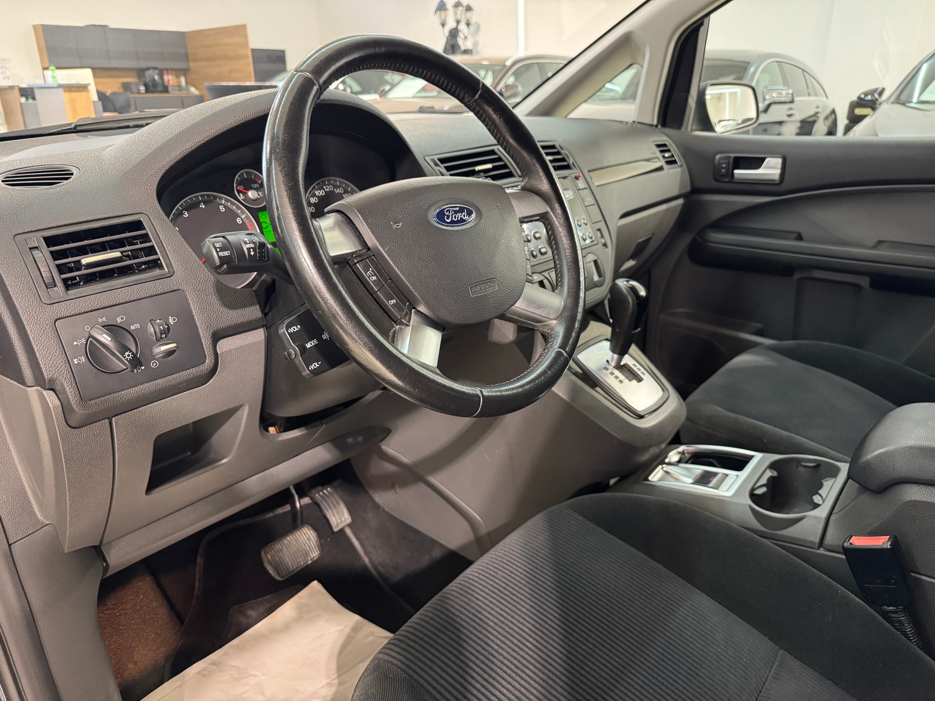 FORD Focus C-Max 2.0 Ghia-image-10