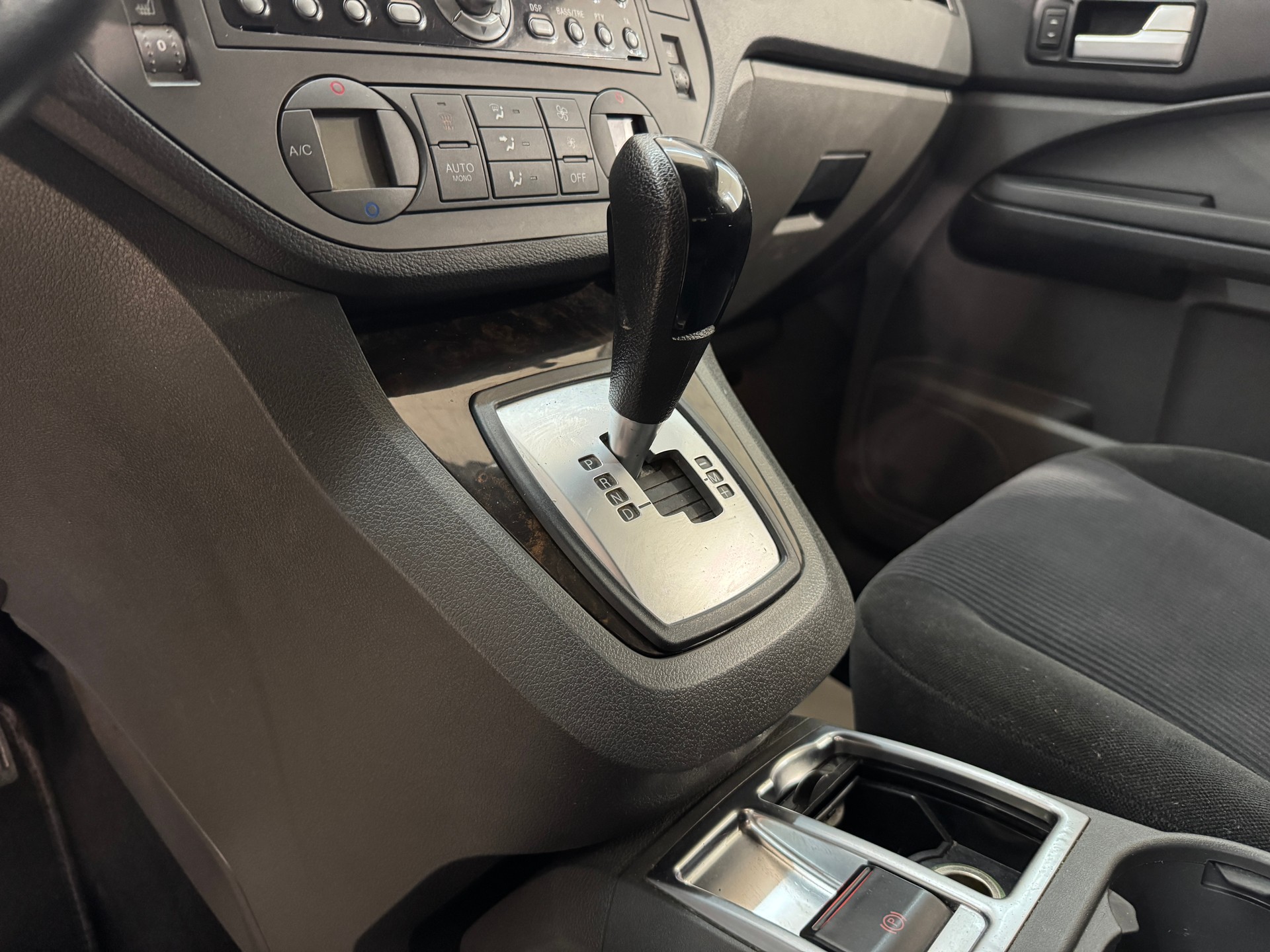 FORD Focus C-Max 2.0 Ghia-image-19