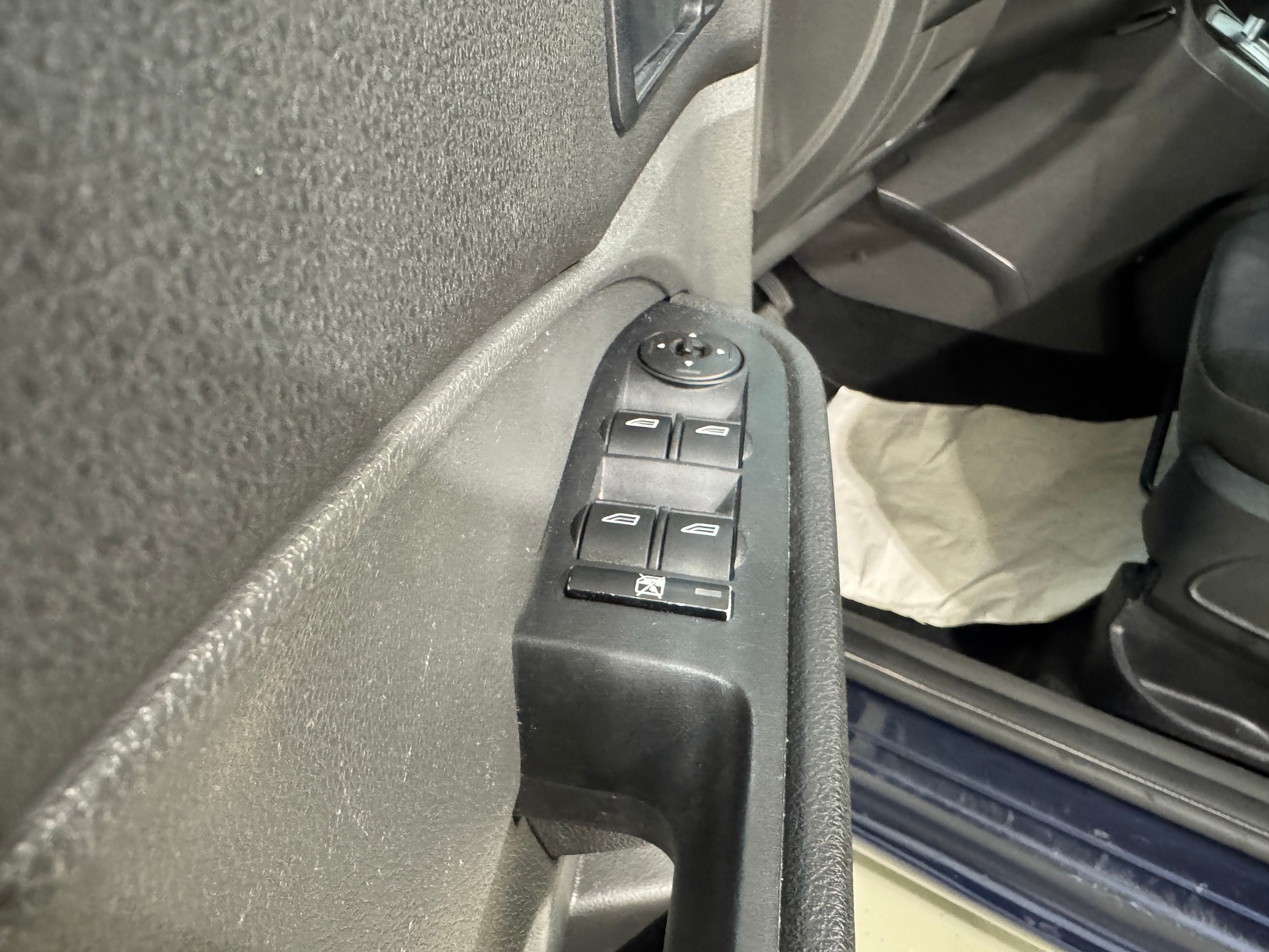 FORD Focus C-Max 2.0 Ghia-image-18