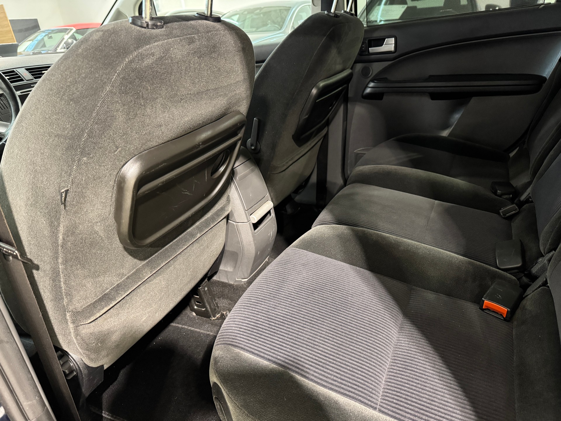 FORD Focus C-Max 2.0 Ghia-image-12