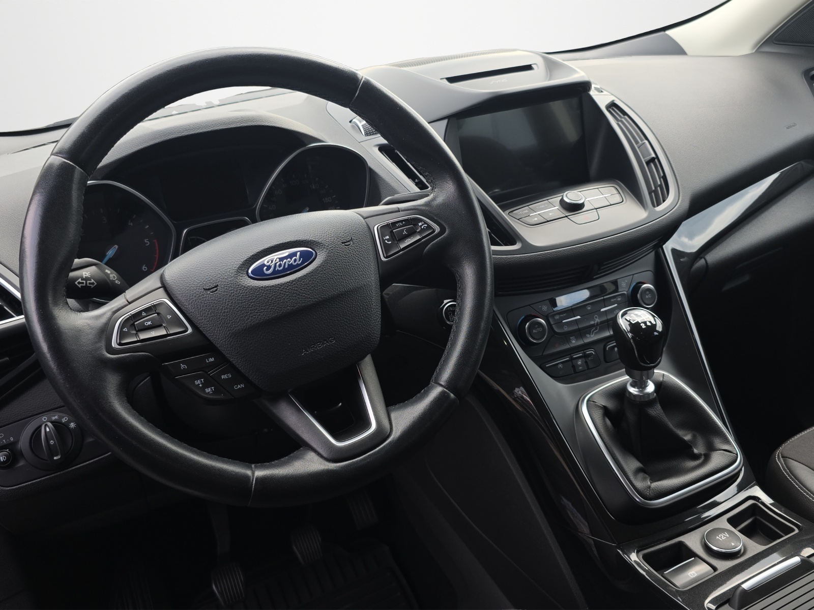 FORD Kuga 2.0 TDCi 150 Titanium-image-10