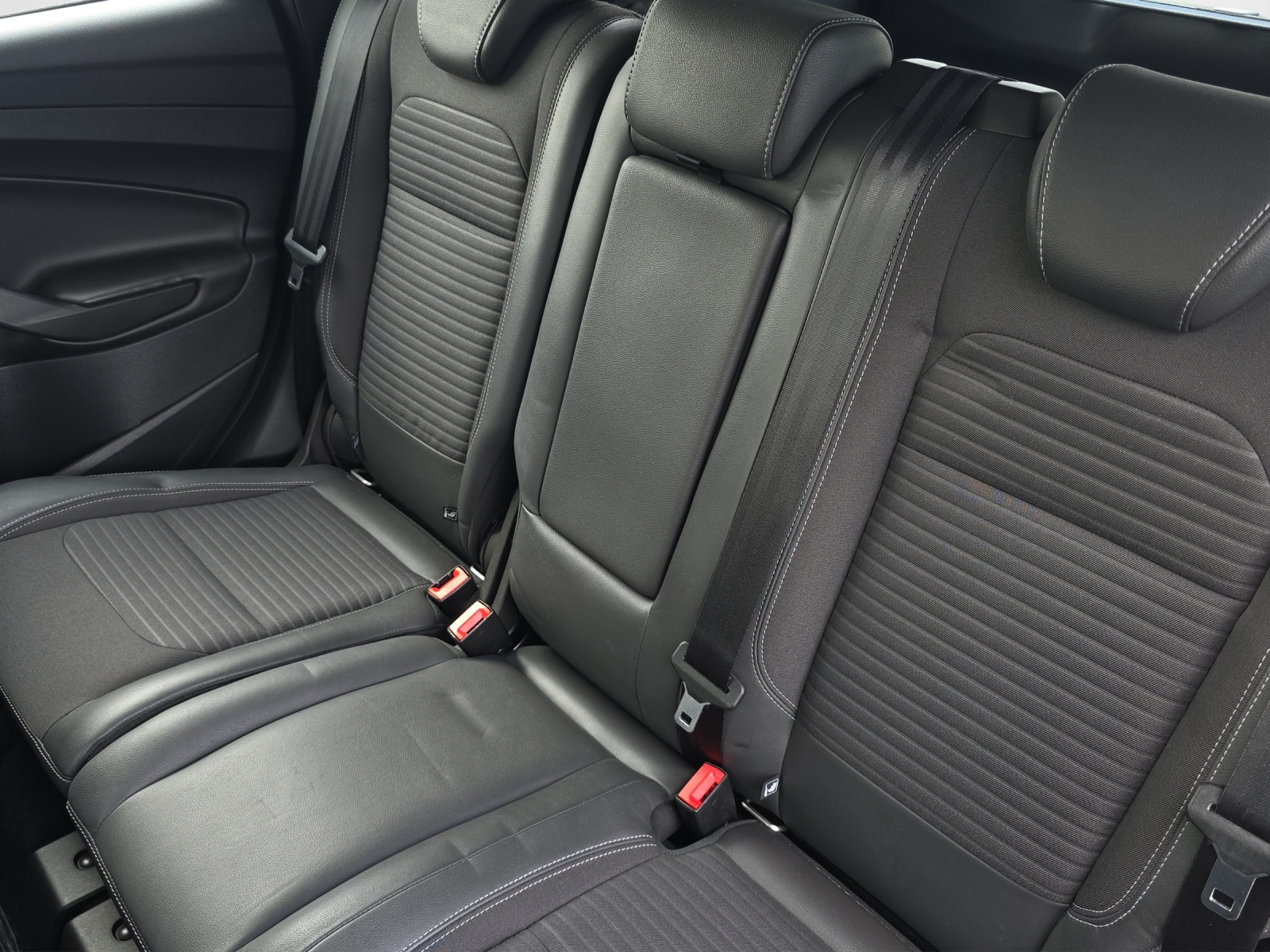 FORD Kuga 2.0 TDCi 150 Titanium-image-11