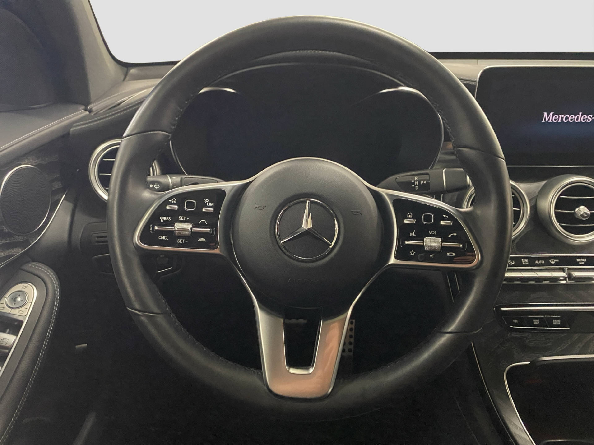 MERCEDES-BENZ GLC 200 Night Star Coupé-image-9