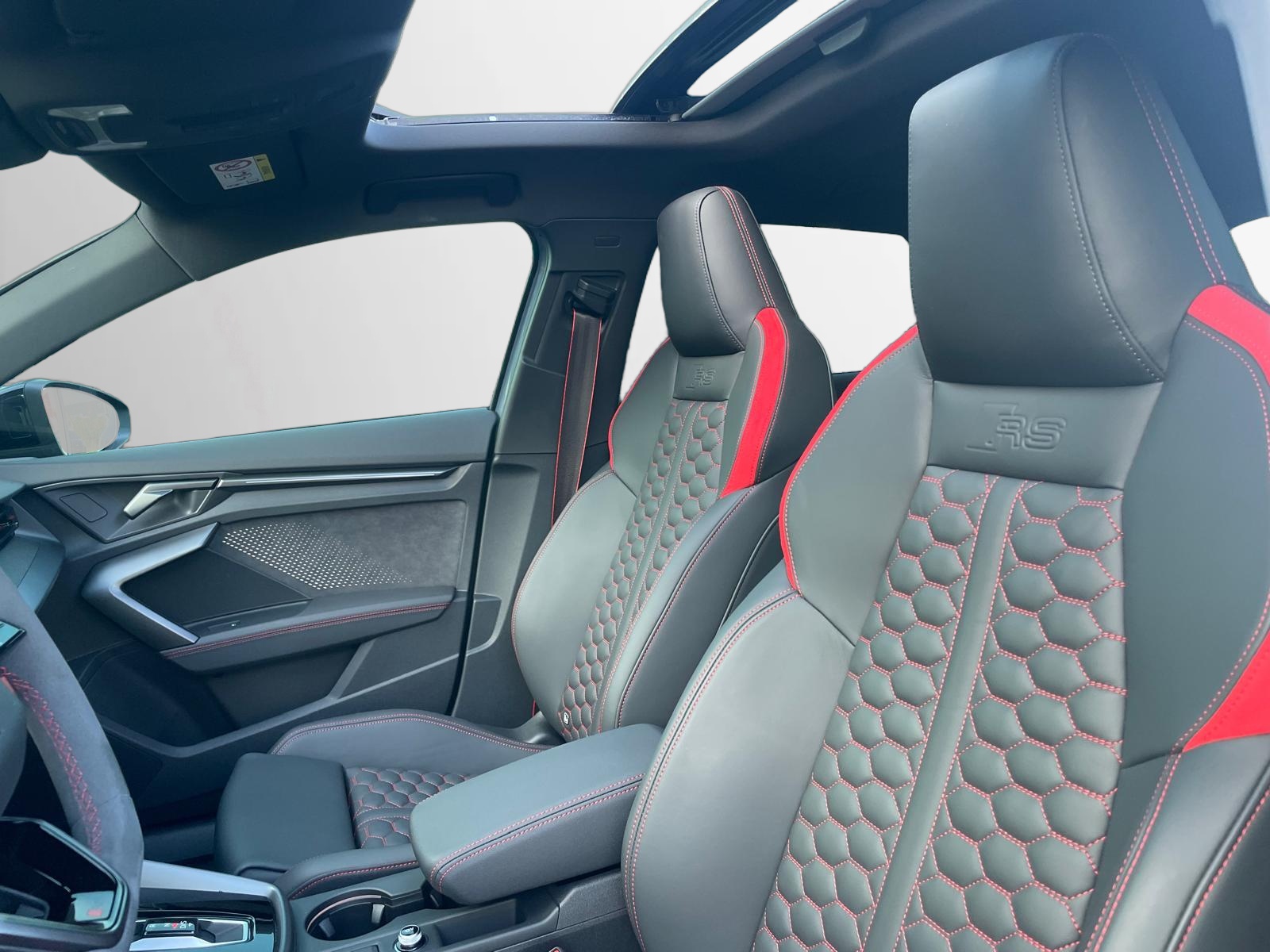 AUDI RS3 Sportback 2.5 TSI quattro S-tronic-image-5
