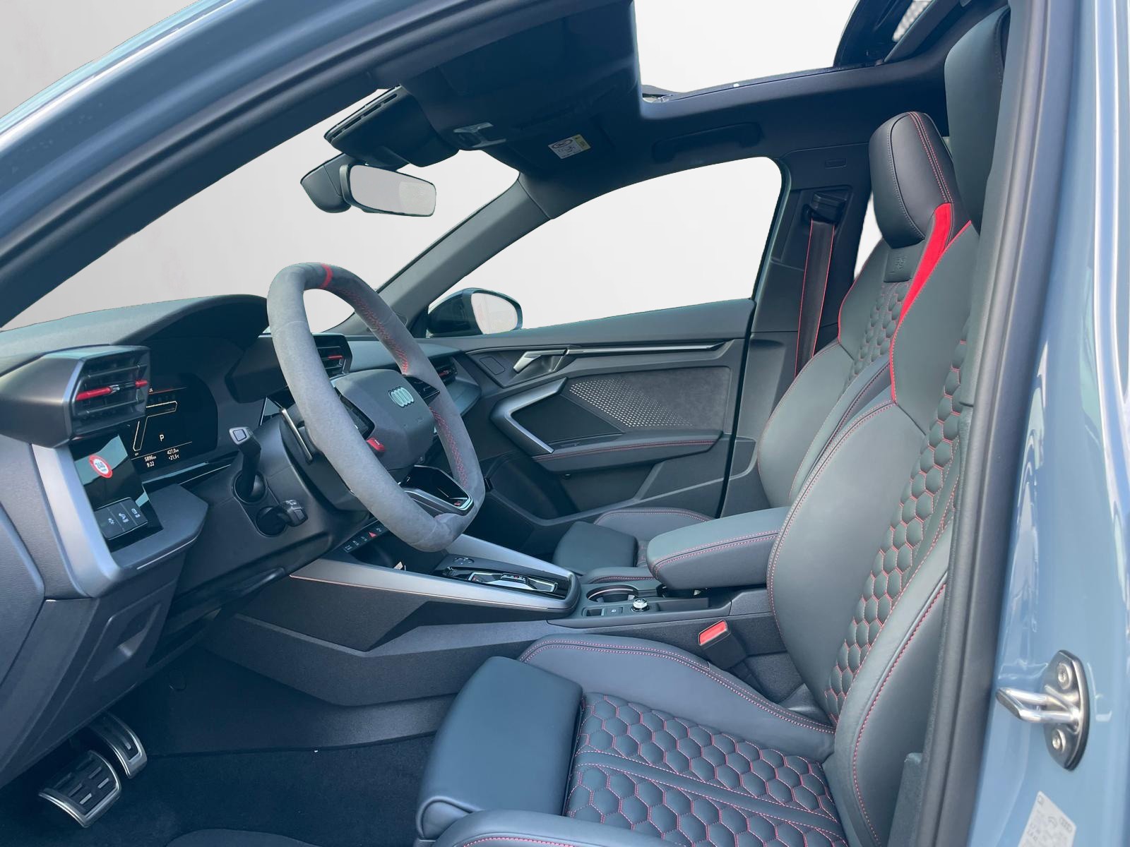 AUDI RS3 Sportback 2.5 TSI quattro S-tronic-image-4