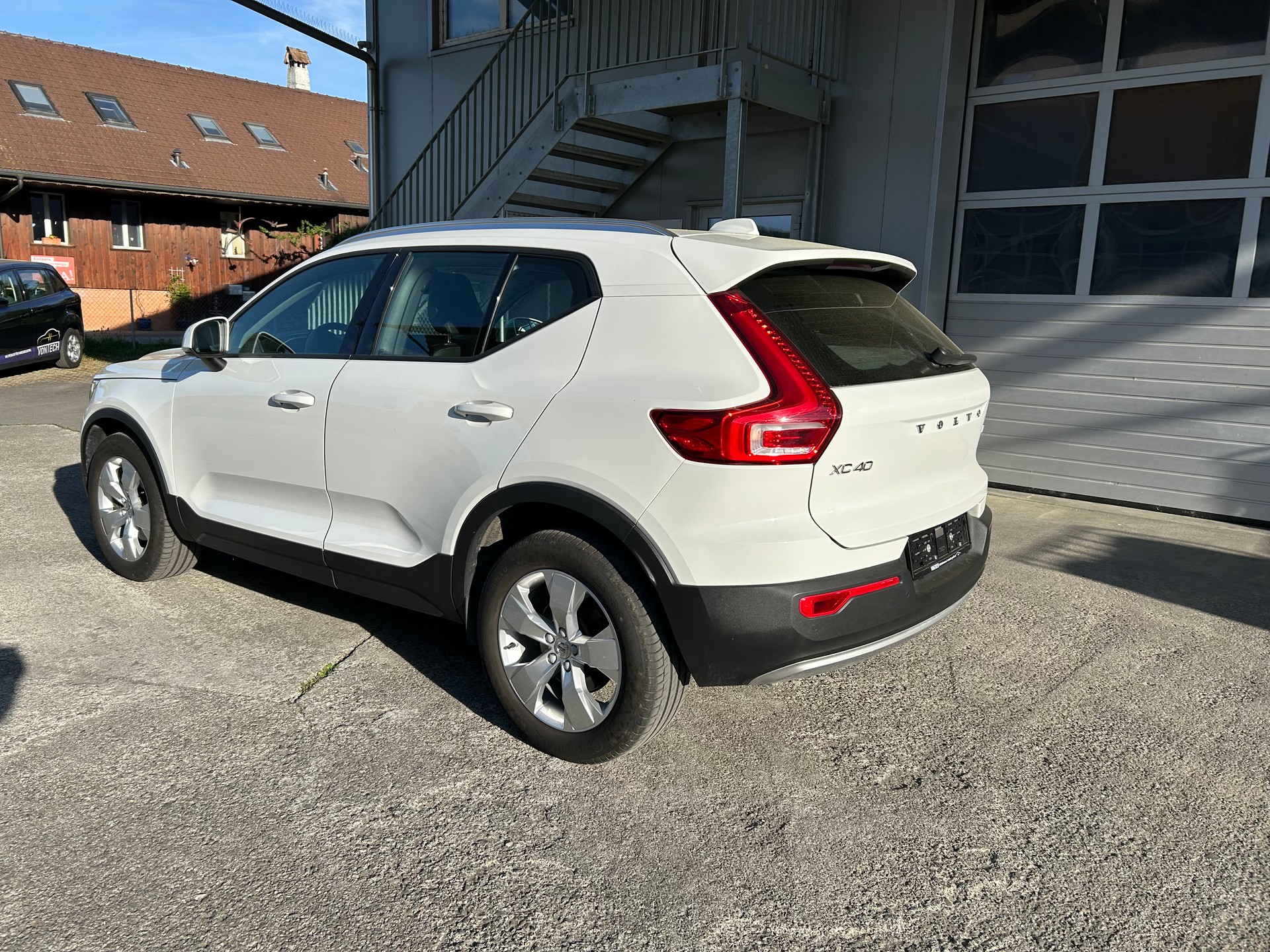 VOLVO 2.0 T4 Momentum AWD-image-3