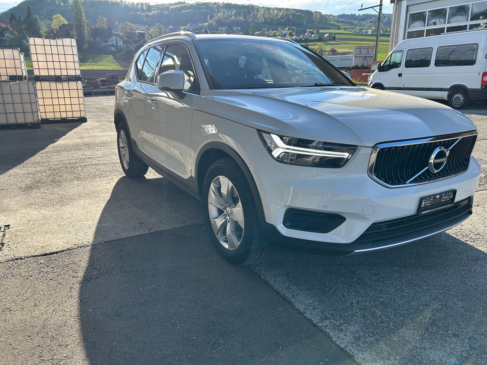 VOLVO 2.0 T4 Momentum AWD-image-1