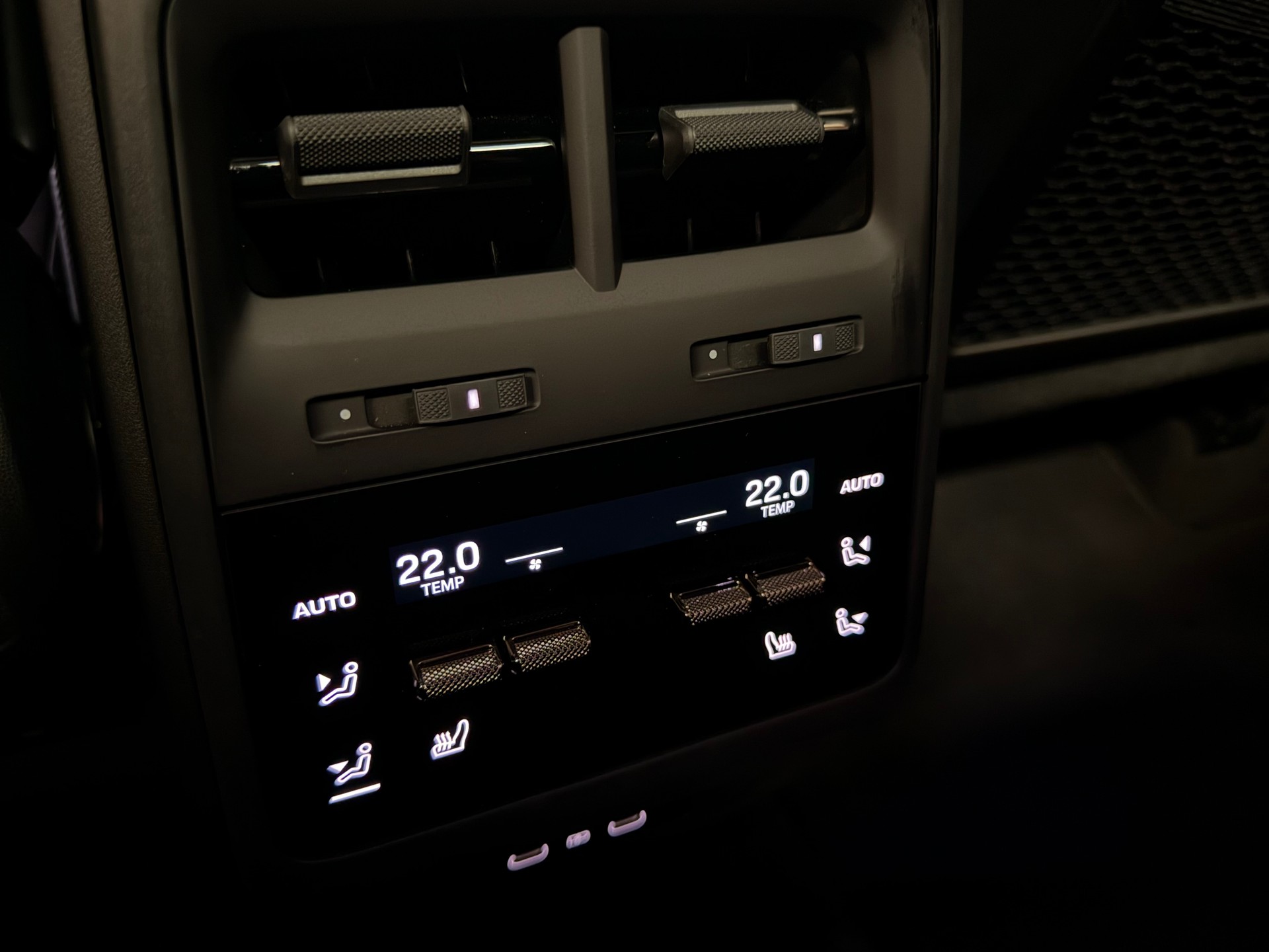 PORSCHE Macan Turbo 100kWh-image-26