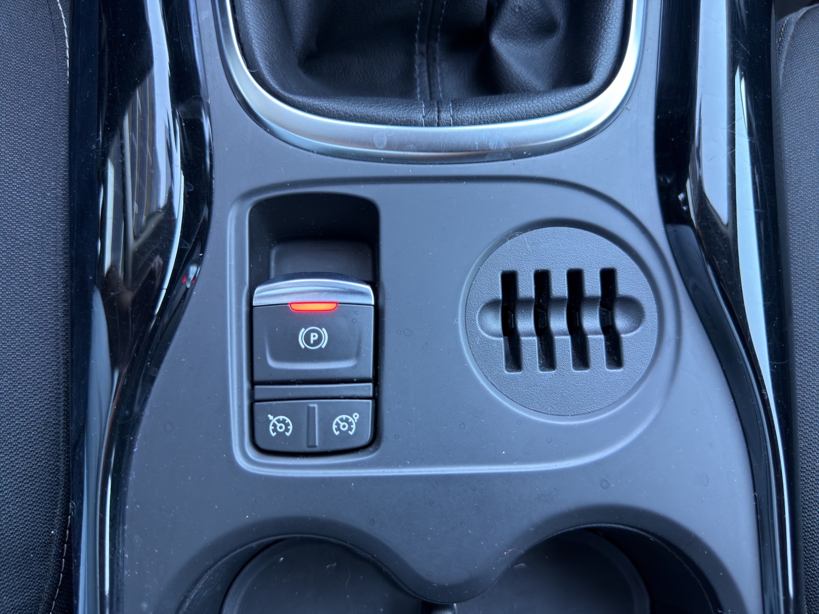 RENAULT Kadjar 1.2 16V Turbo Bose-image-24