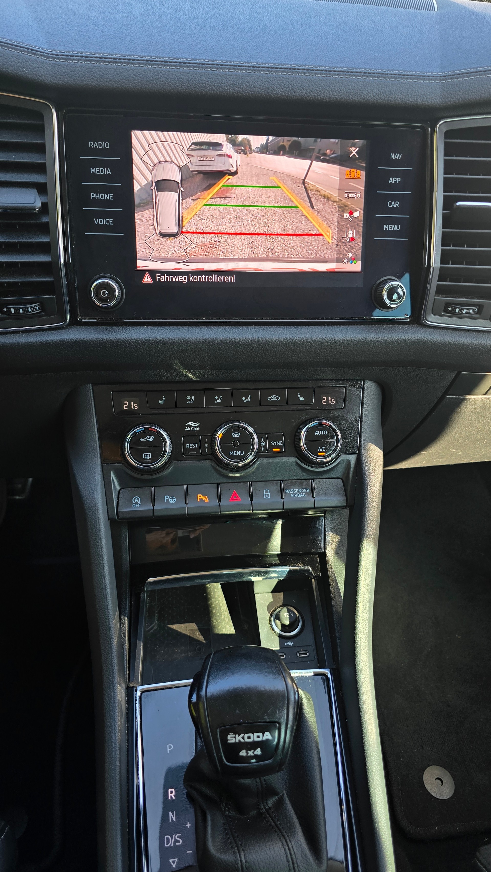 SKODA Kodiaq 2.0 TDI CR Style 4x4 DSG-image-18
