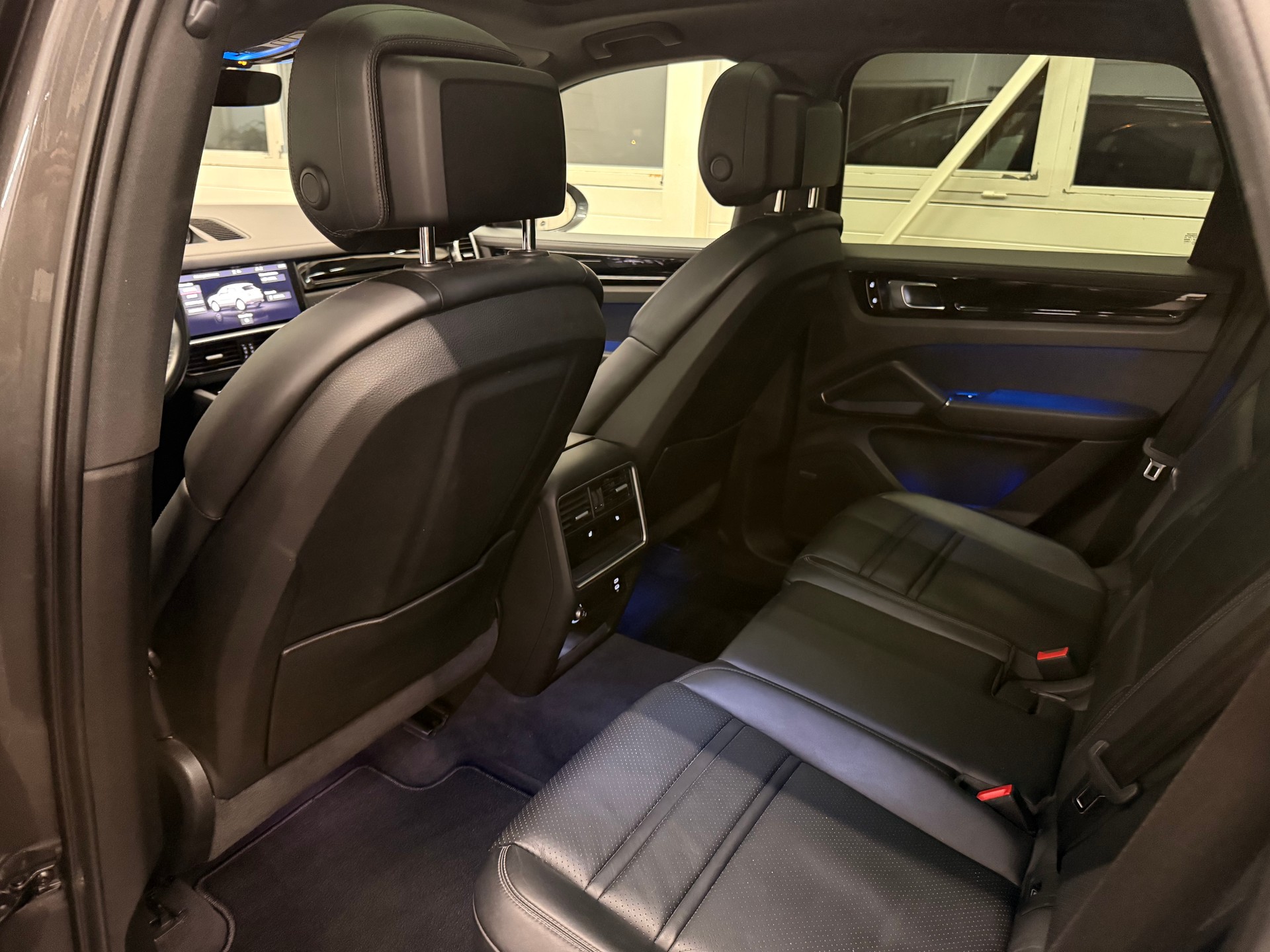 PORSCHE Cayenne-image-9