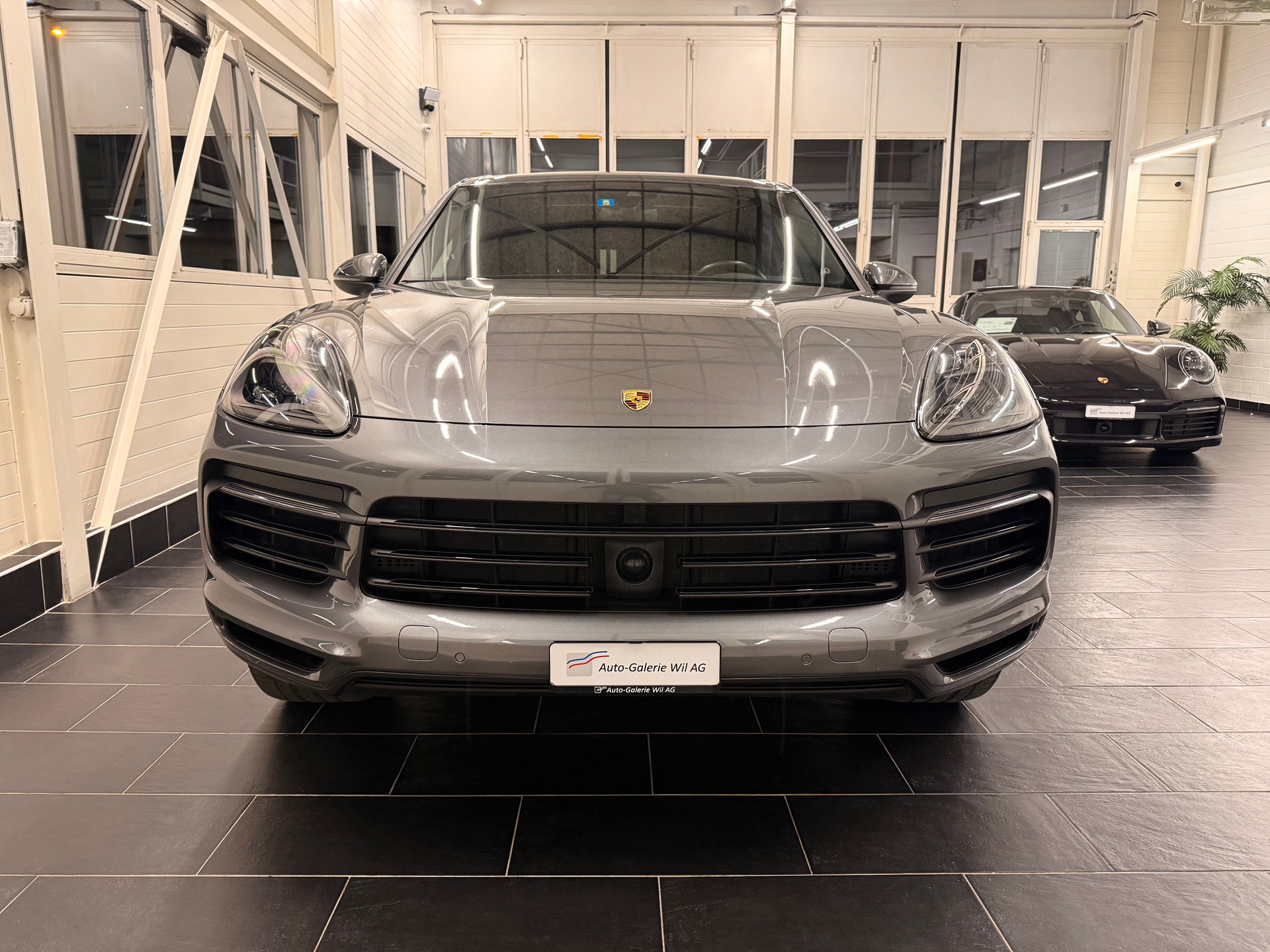 PORSCHE Cayenne-image-1