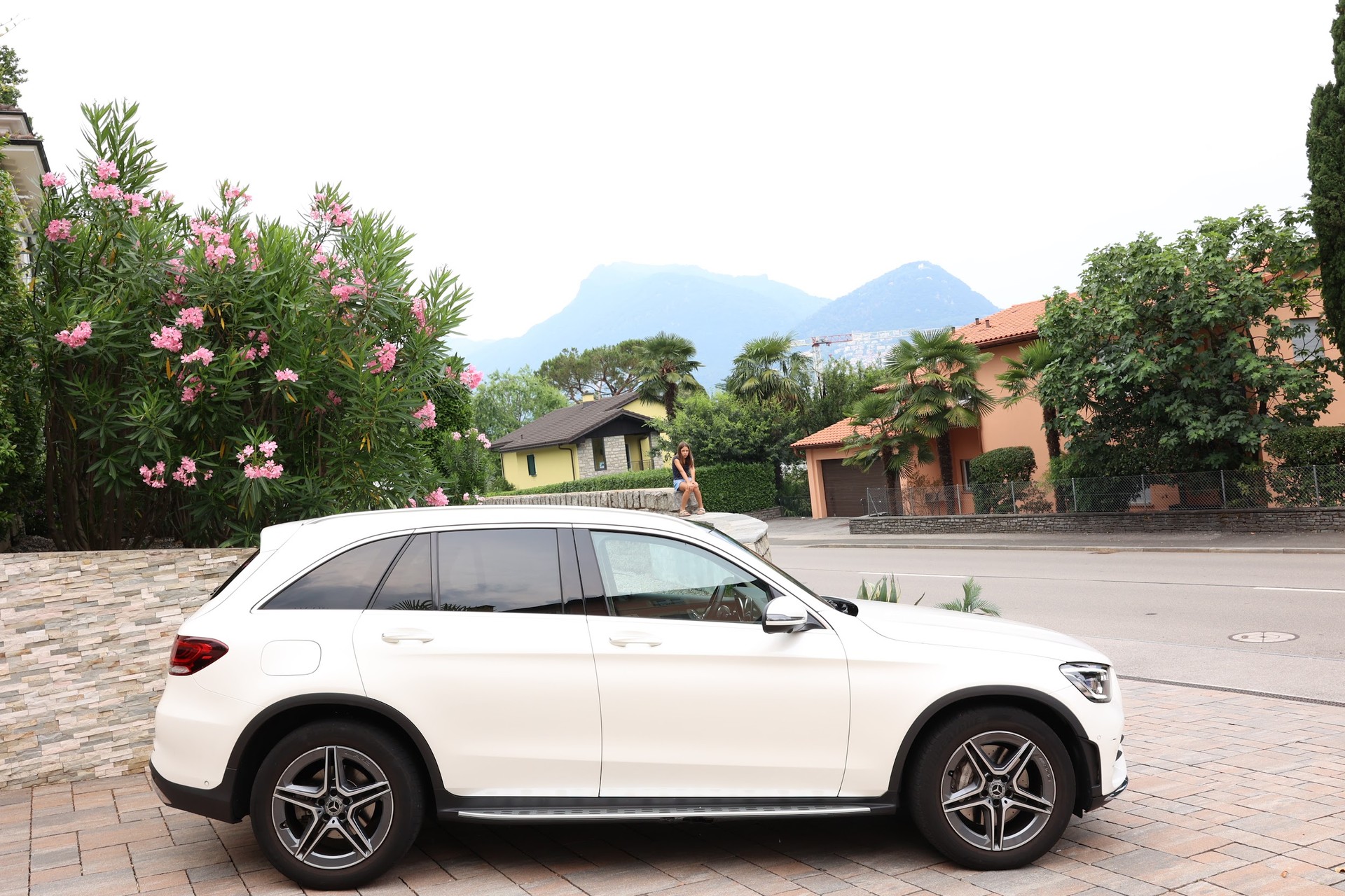 MERCEDES-BENZ GLC 200 AMG Line 4m-image-1