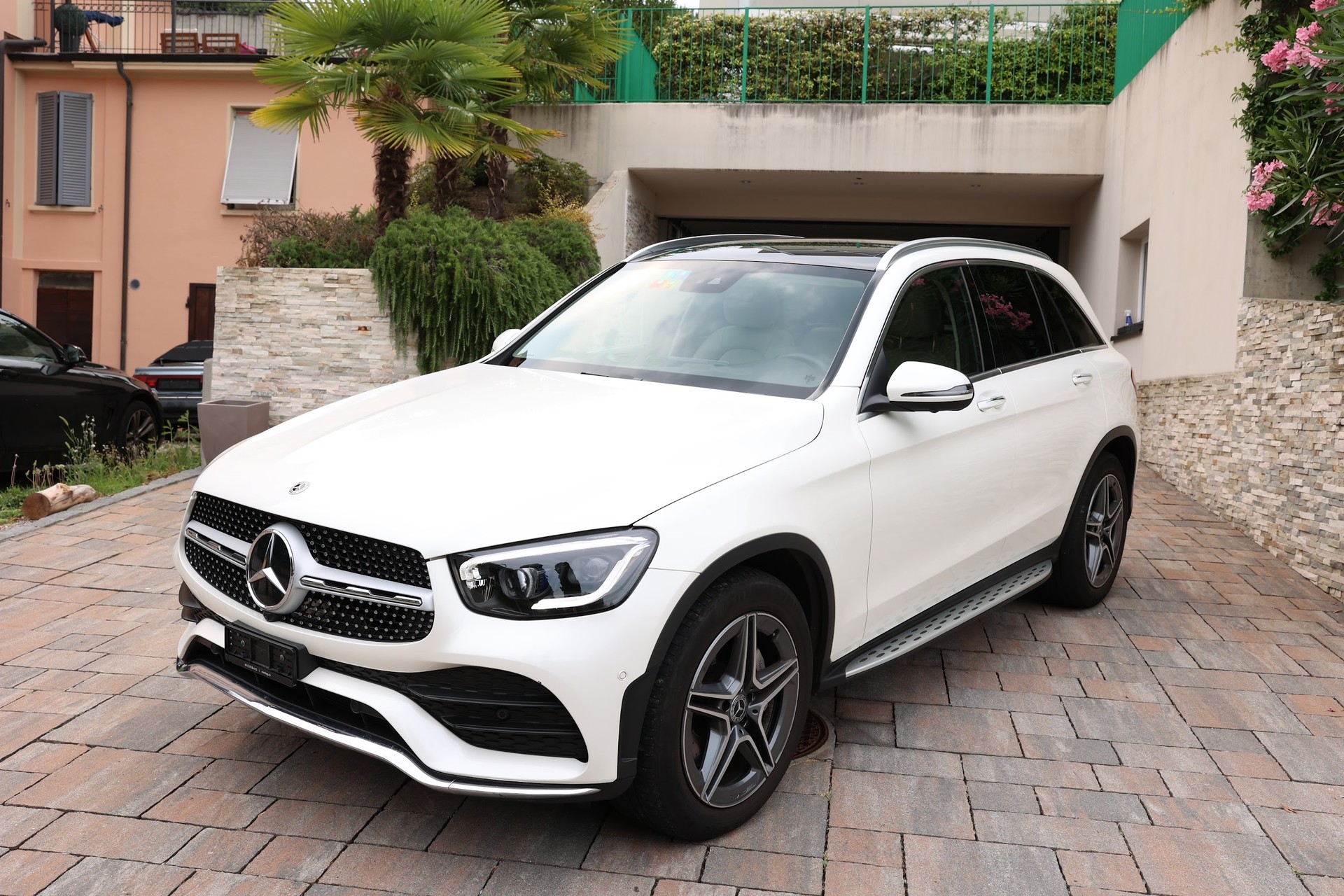 MERCEDES-BENZ GLC 200 AMG Line 4m-image-0