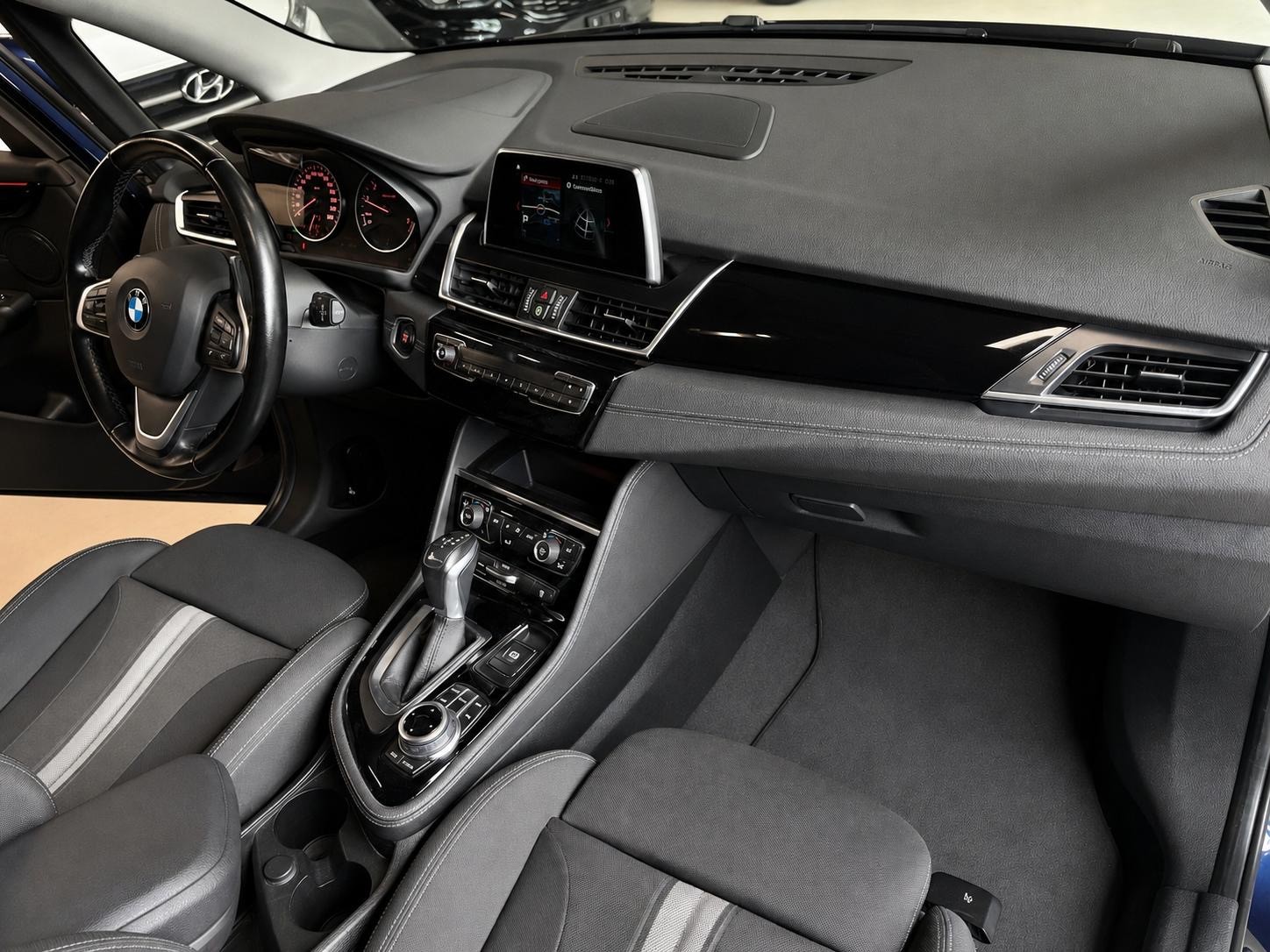 BMW 225xe iPerformance Active Tourer Steptronic-image-11