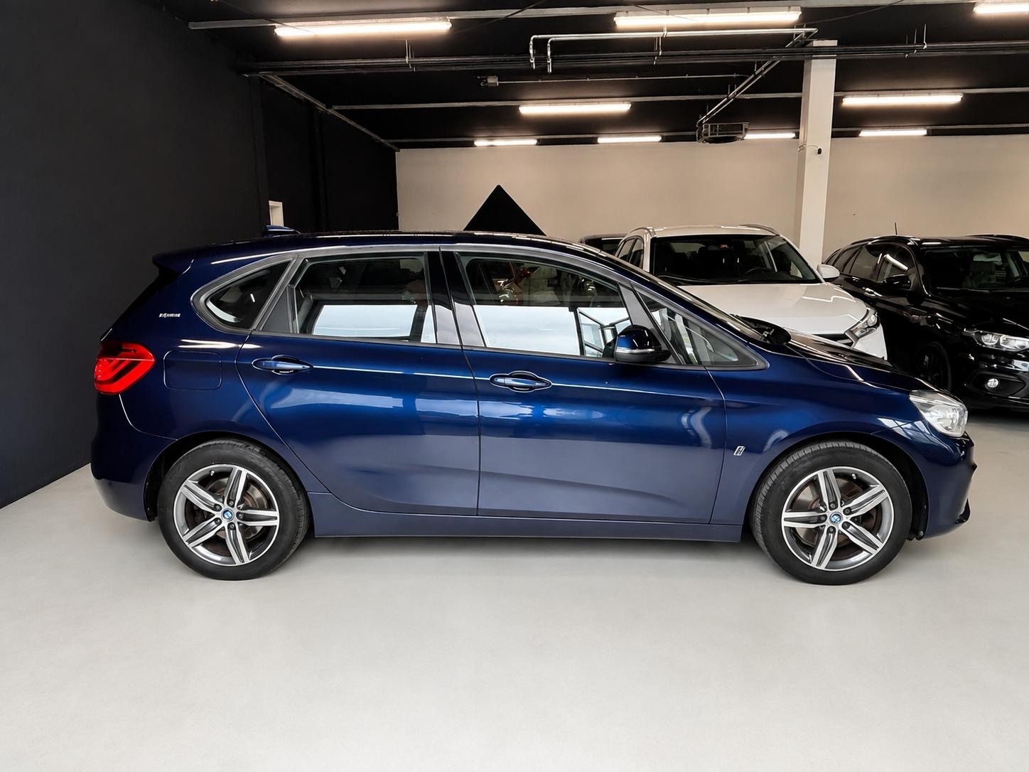 BMW 225xe iPerformance Active Tourer Steptronic-image-10