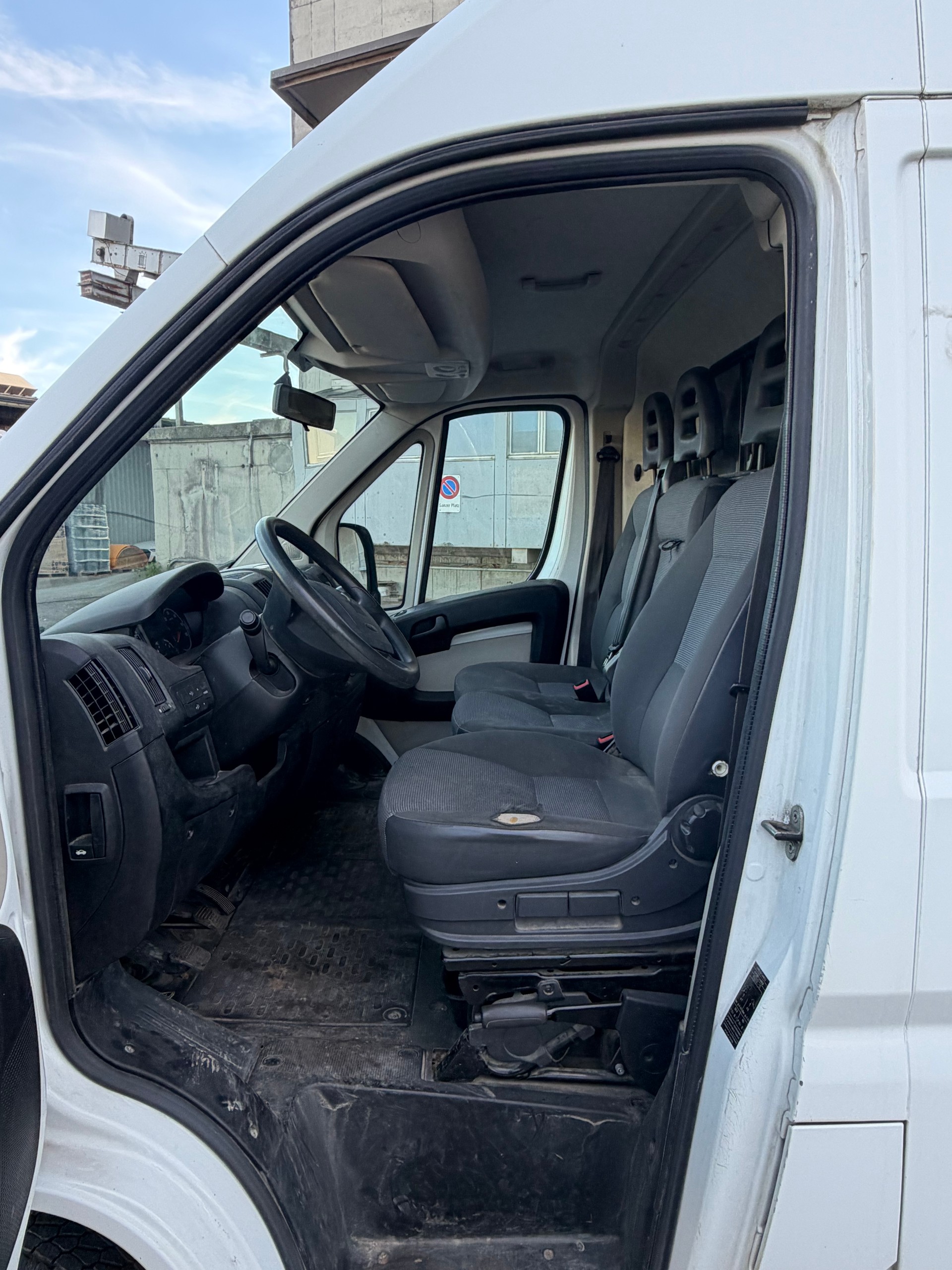 PEUGEOT Boxer 2.2 HDI 335 L2H2-image-10
