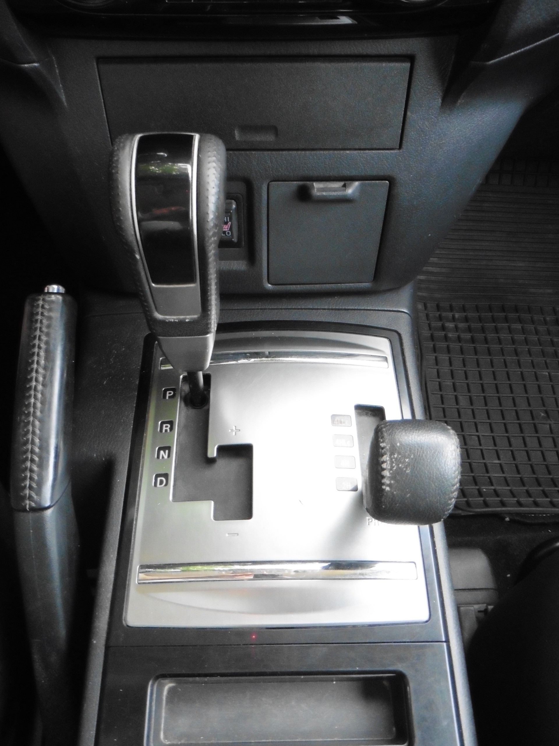 MITSUBISHI Pajero 3.2 DI-D Intense Automatic-image-22