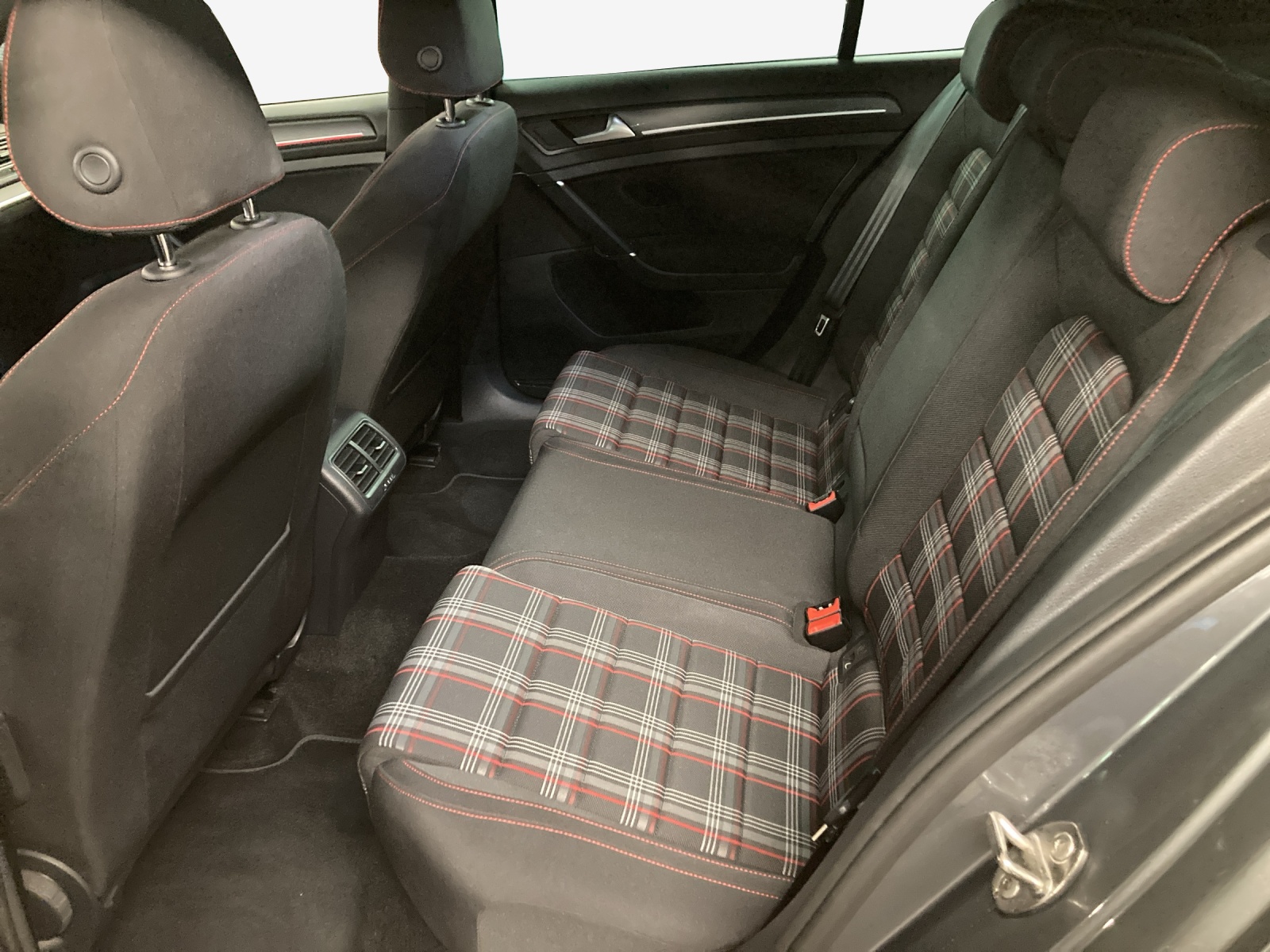 VW Golf 2.0 TSI GTI Performance DSG-image-11