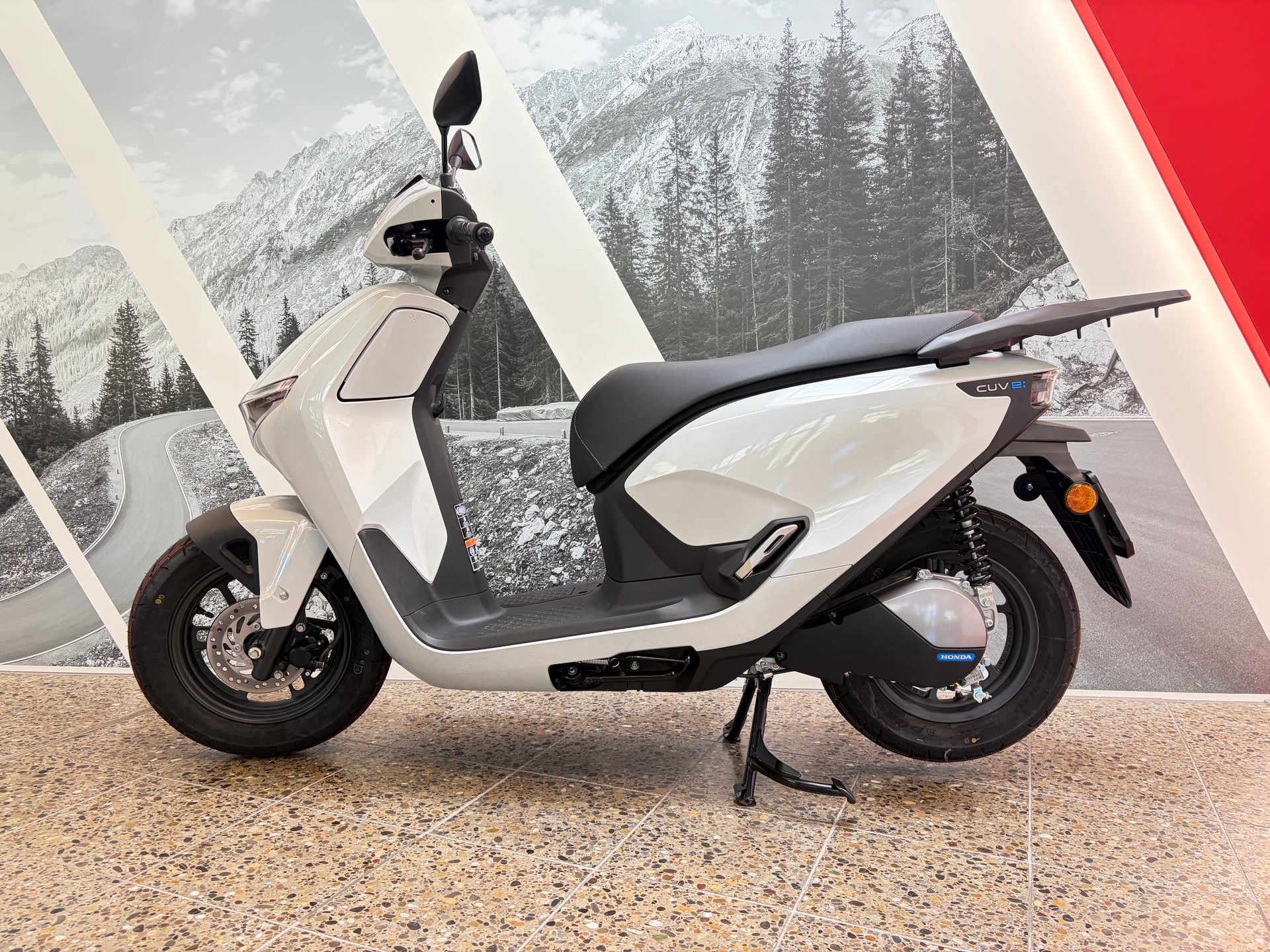 HONDA CUV e:-showroom-element-1