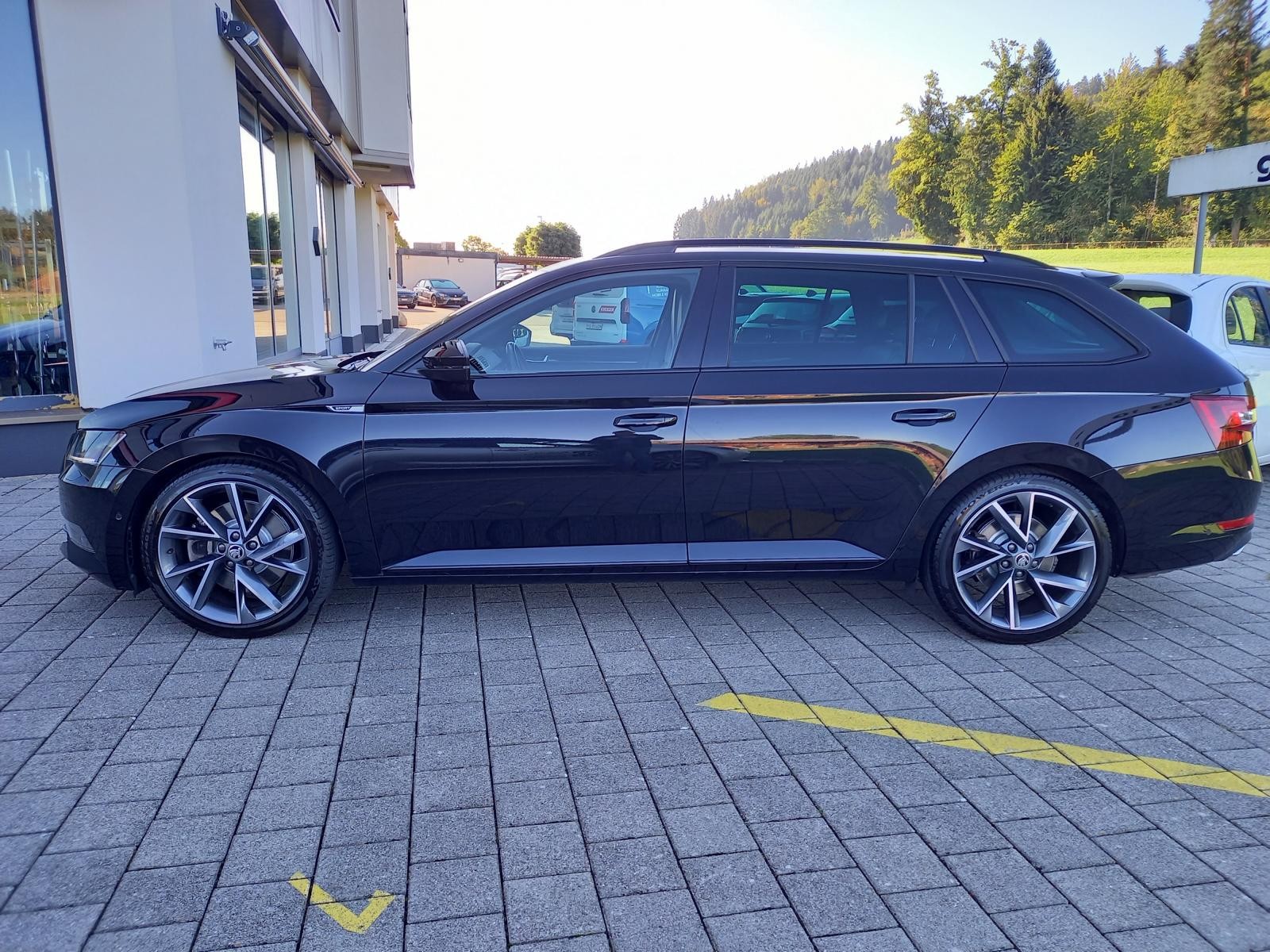 SKODA Superb Combi 2.0 TSI SportLine+ DSG 4x4-image-2