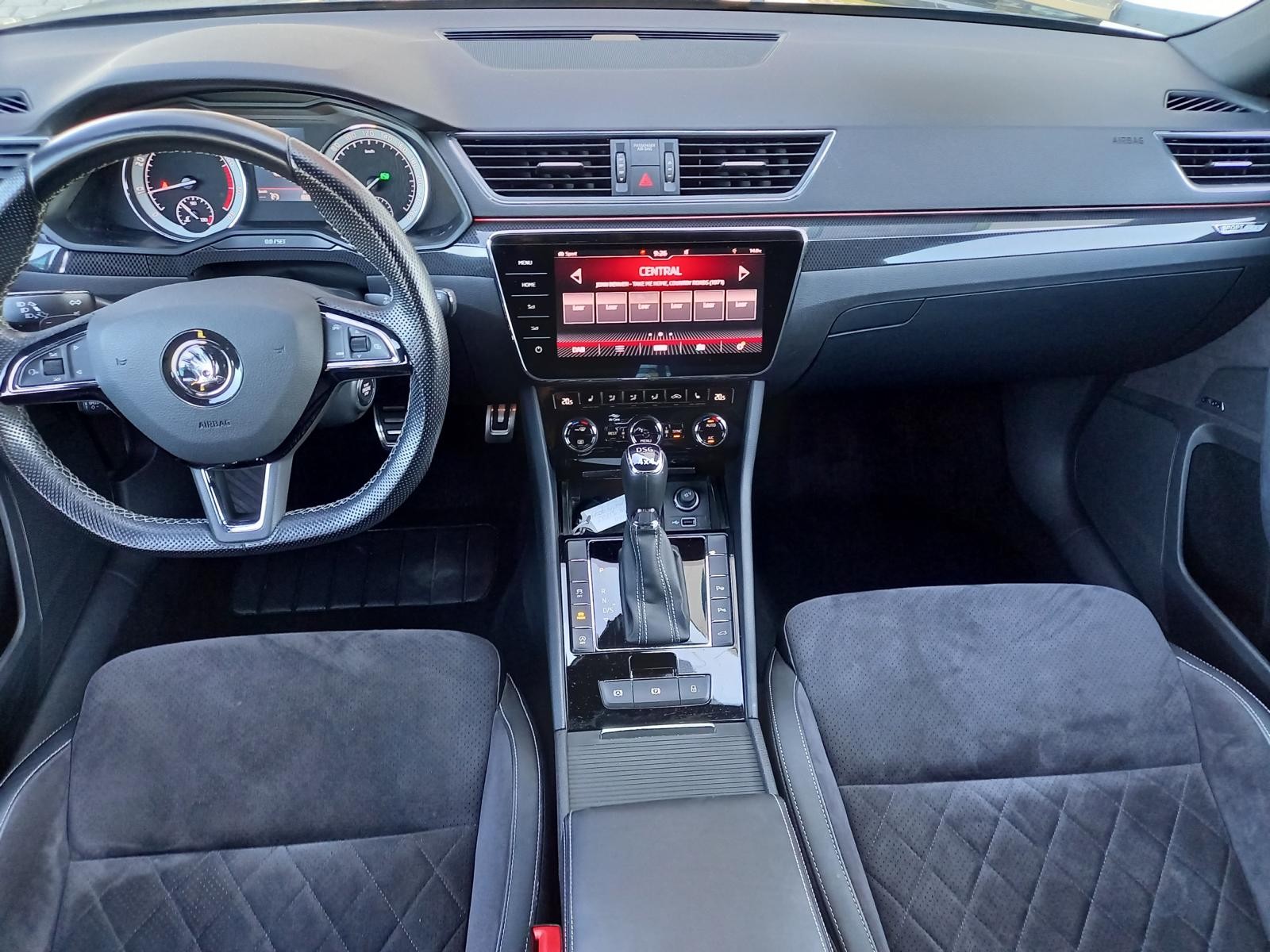 SKODA Superb Combi 2.0 TSI SportLine+ DSG 4x4-image-4