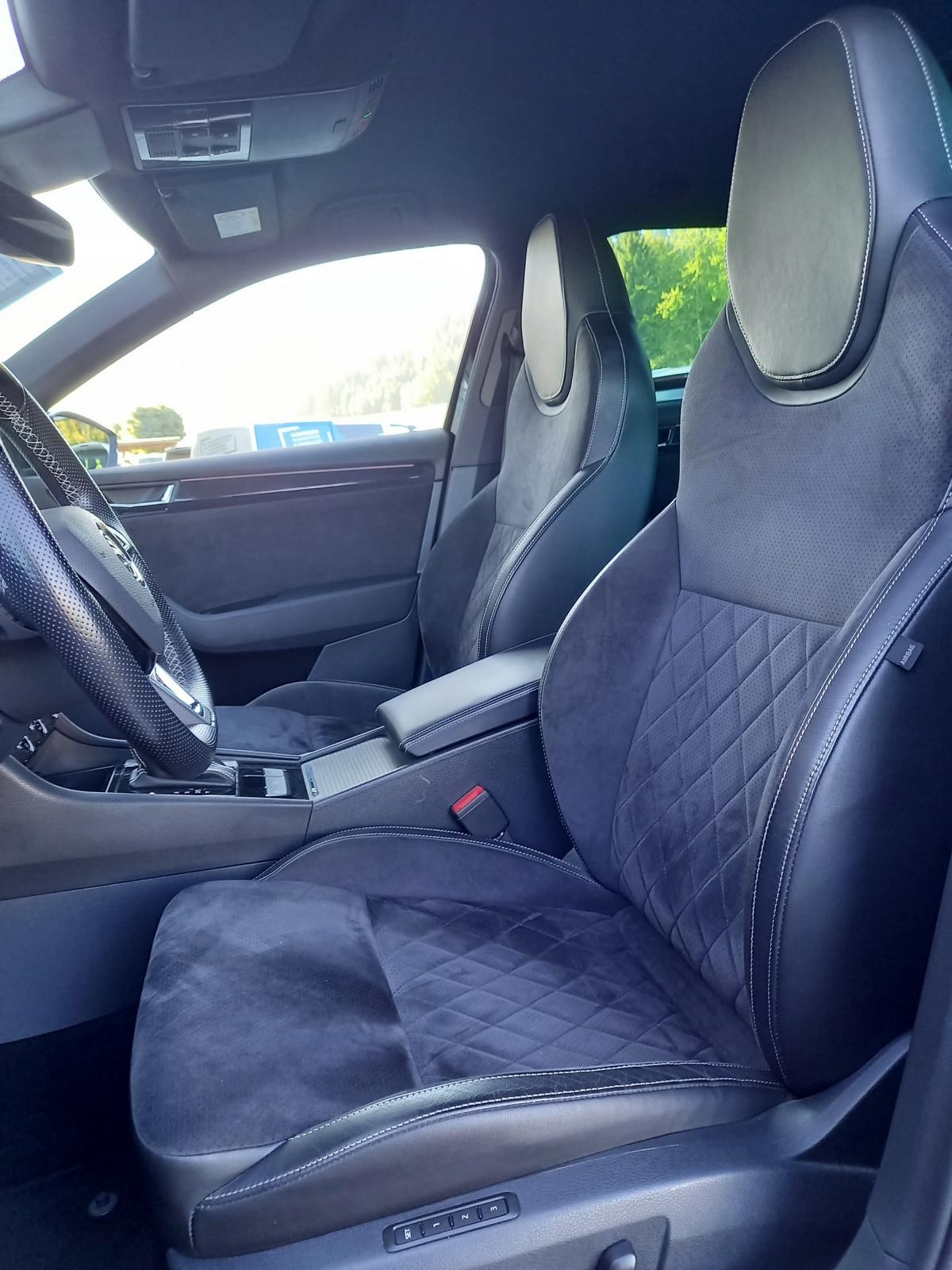 SKODA Superb Combi 2.0 TSI SportLine+ DSG 4x4-image-9