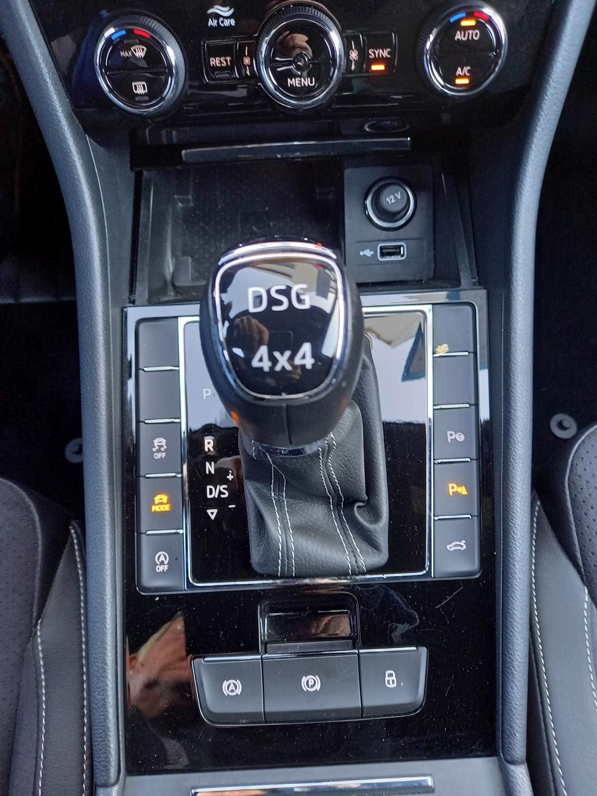 SKODA Superb Combi 2.0 TSI SportLine+ DSG 4x4-image-8