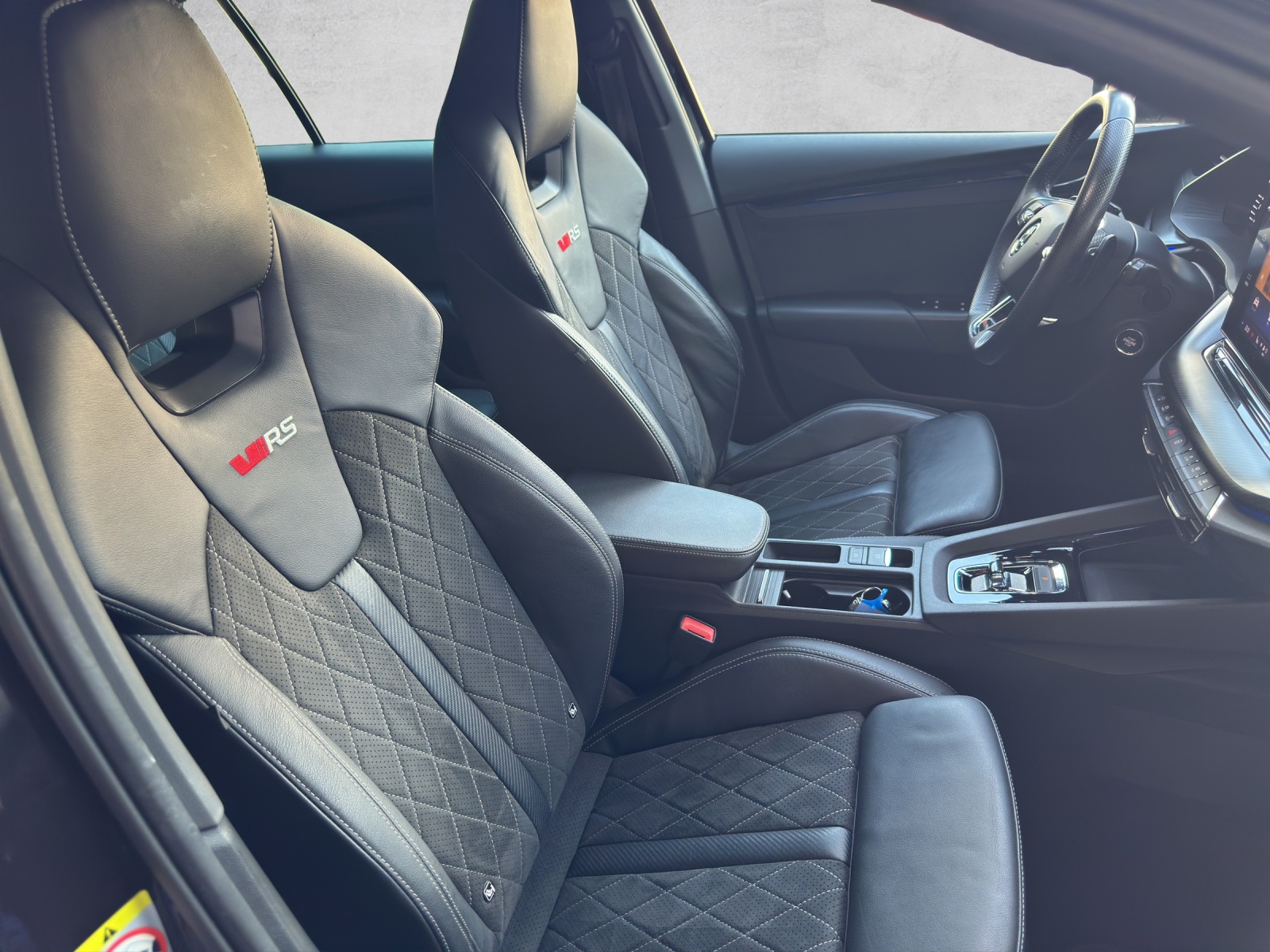 SKODA Octavia Combi 2.0 TSI DSG RS-image-12