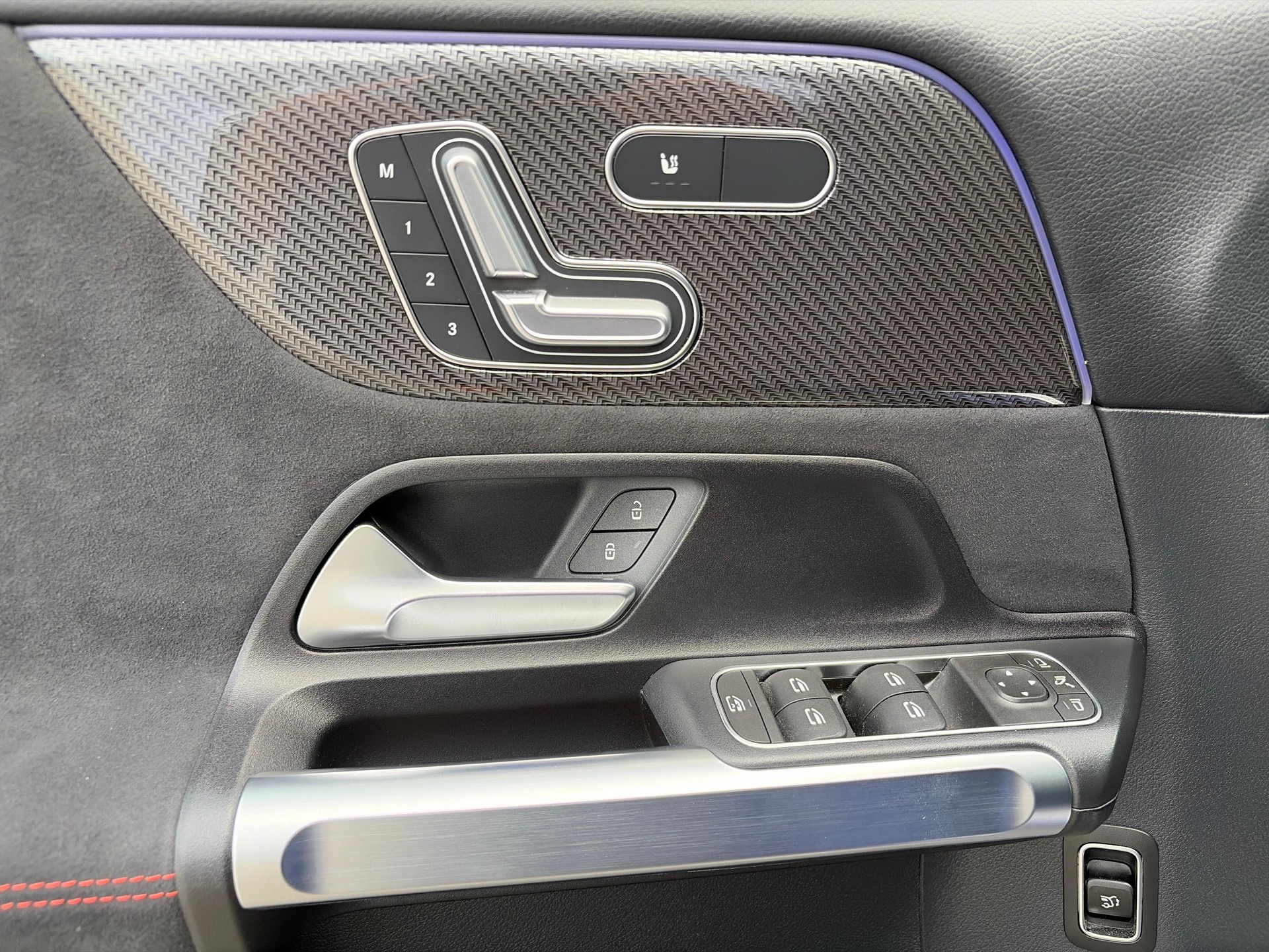 MERCEDES-BENZ GLB 250 AMG Line 4matic-image-9