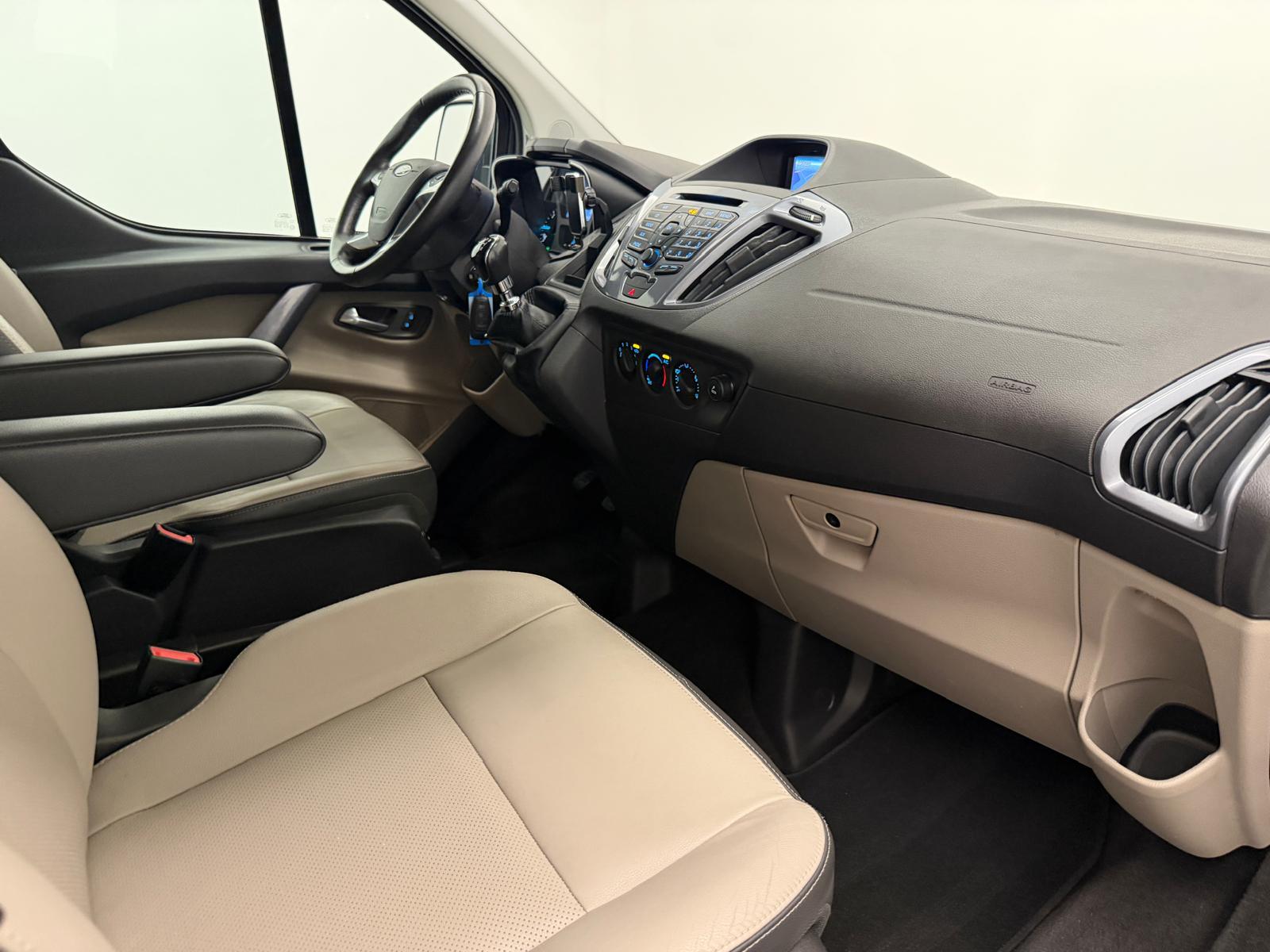 FORD Tourneo C Bus 310 L1 2.0 TDCi 170 Titanium-image-10