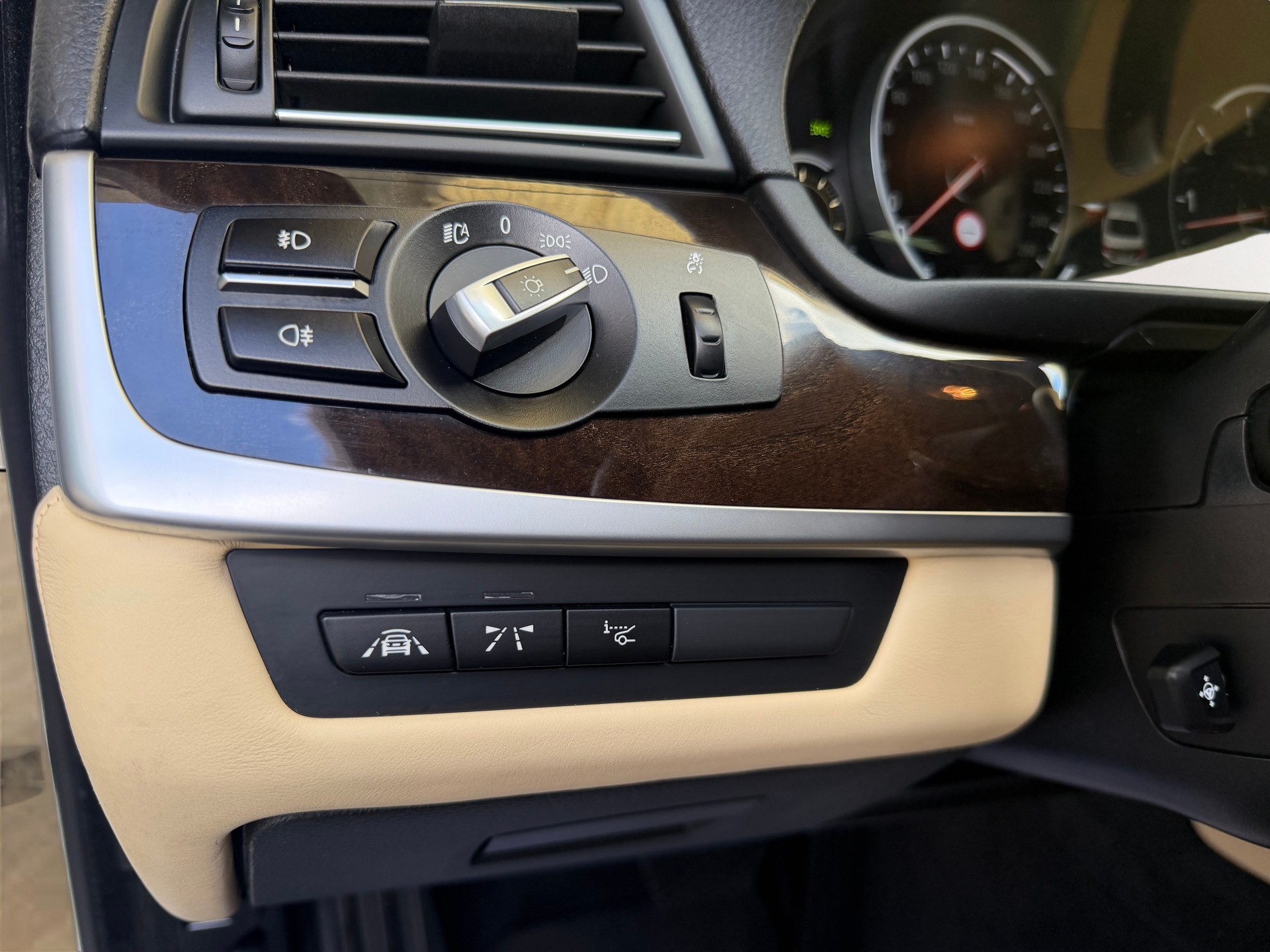 BMW 530d xDrive Luxury Line Steptronic-image-15