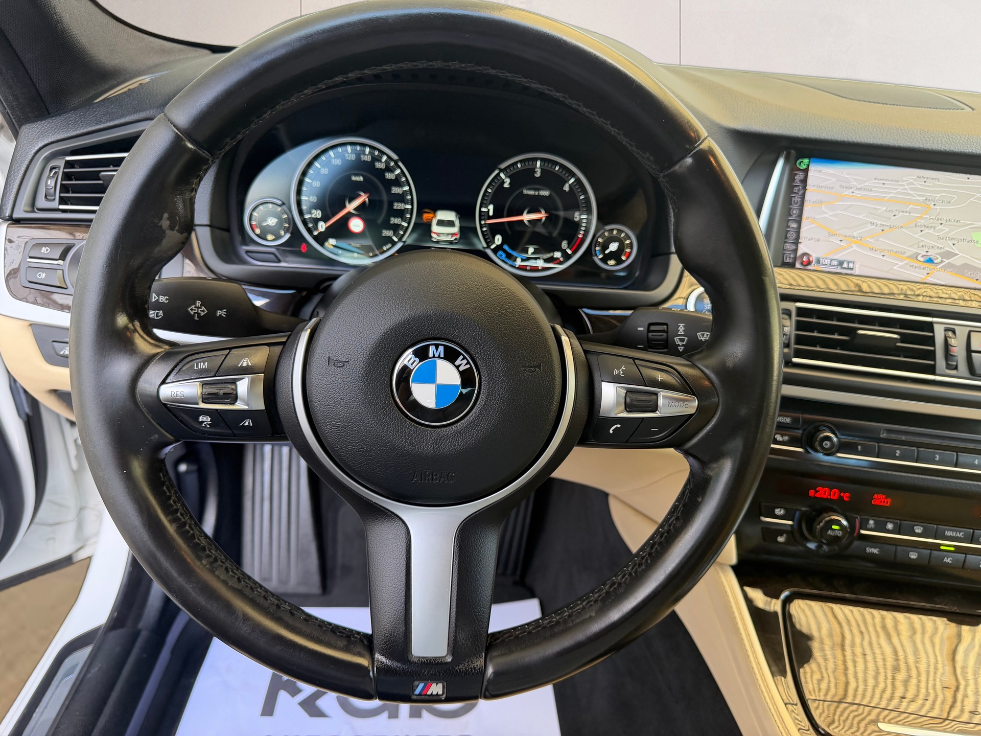 BMW 530d xDrive Luxury Line Steptronic-image-11
