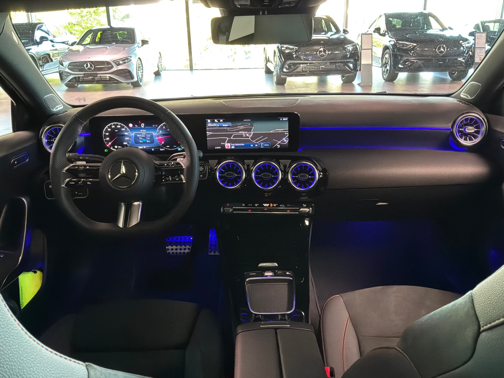 MERCEDES-BENZ A 220 4Matic 8G-DCT-image-11
