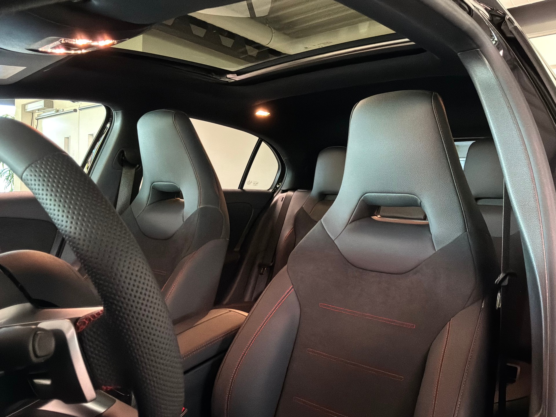 MERCEDES-BENZ A 220 4Matic 8G-DCT-image-10