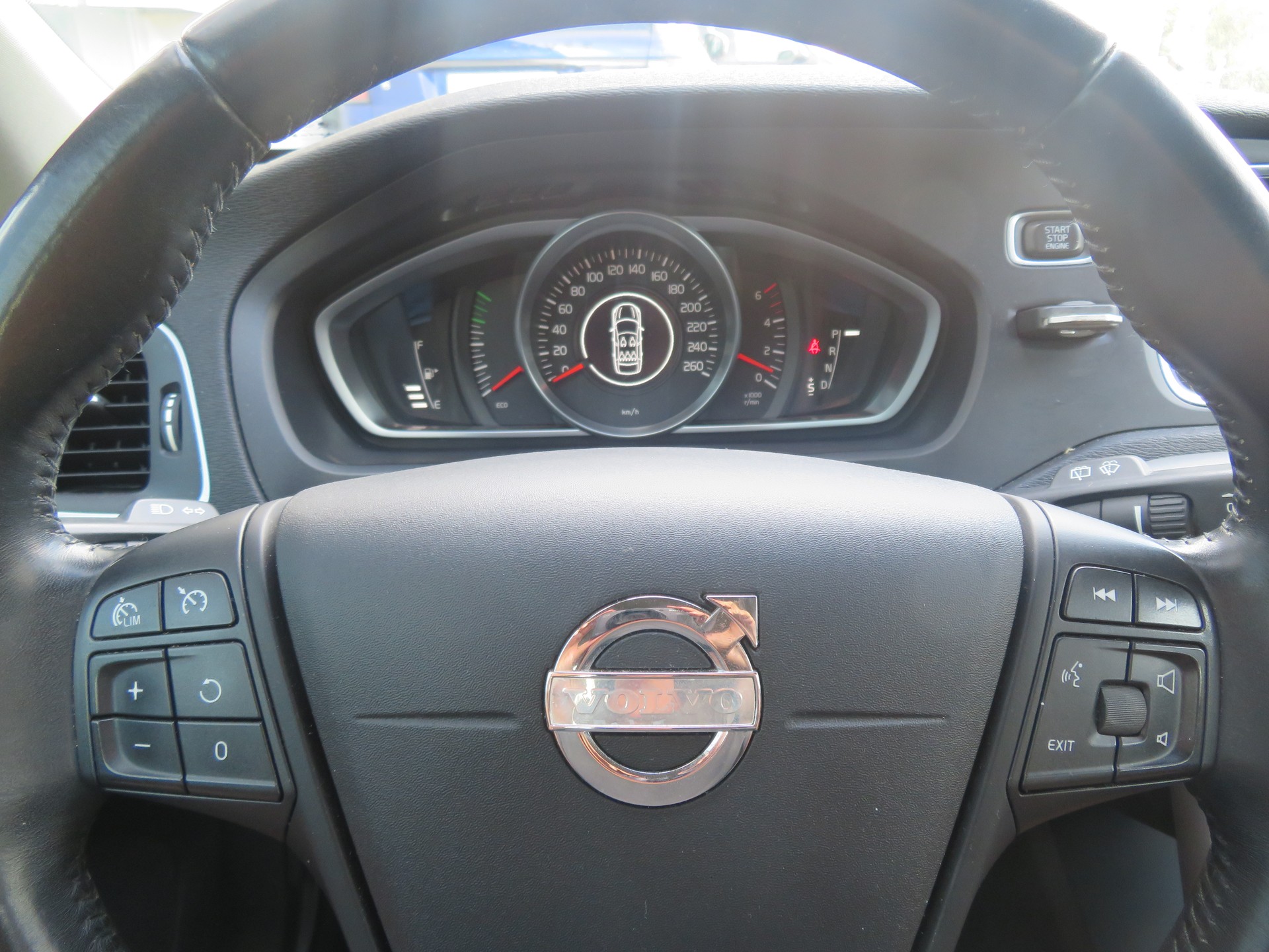 VOLVO V40 D3 Geartronic-image-5
