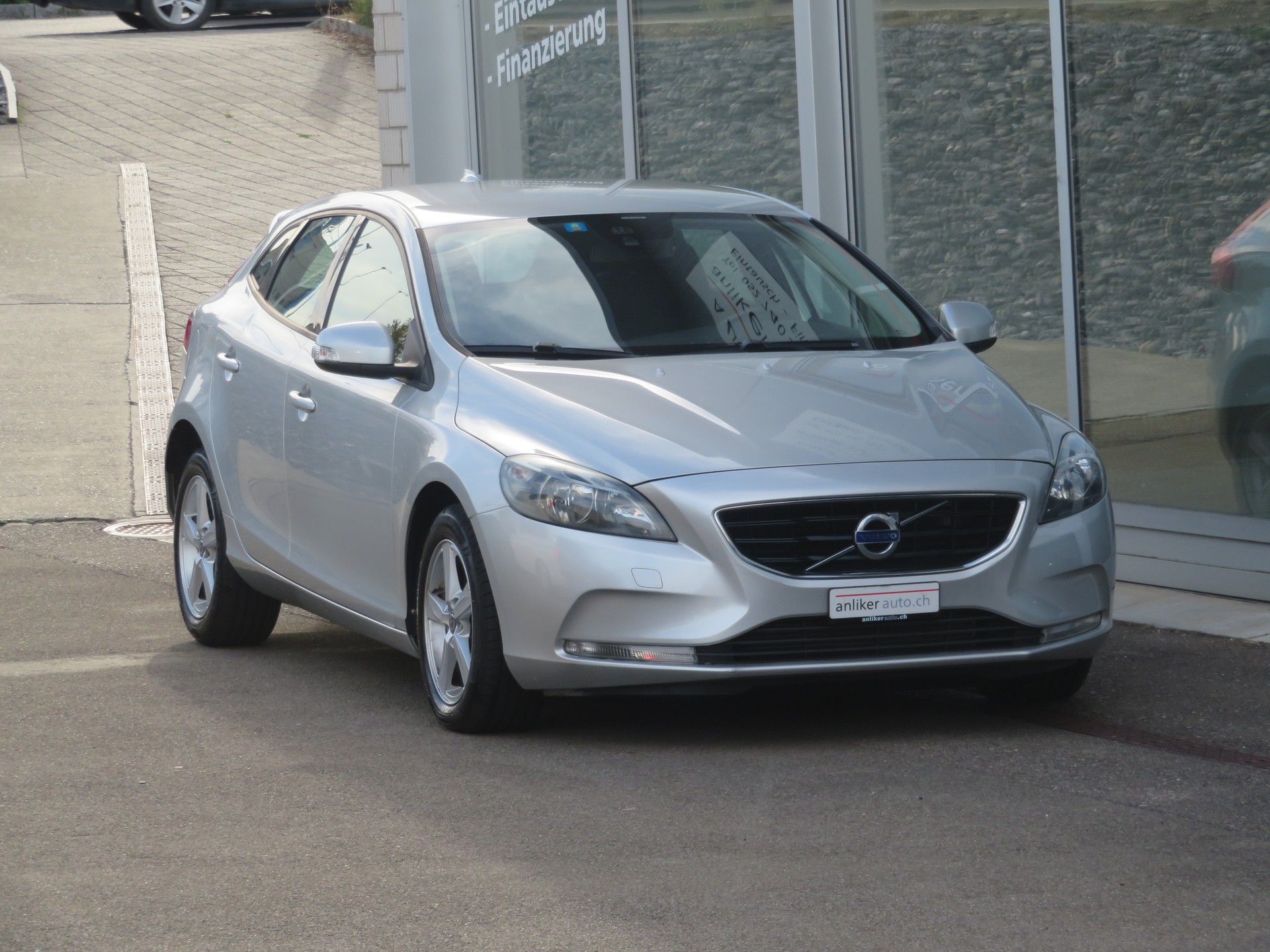VOLVO V40 D3 Geartronic-image-1