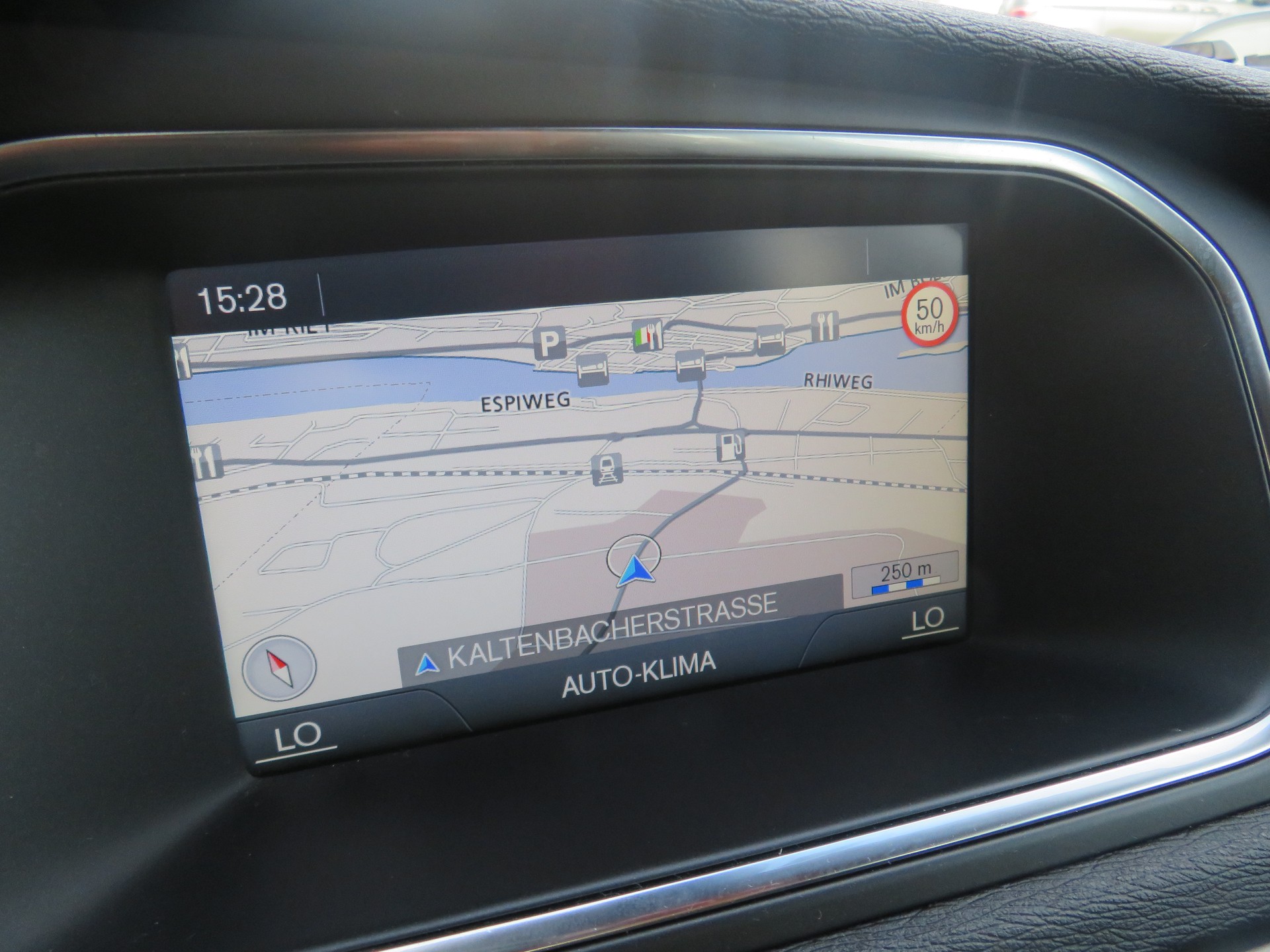 VOLVO V40 D3 Geartronic-image-7