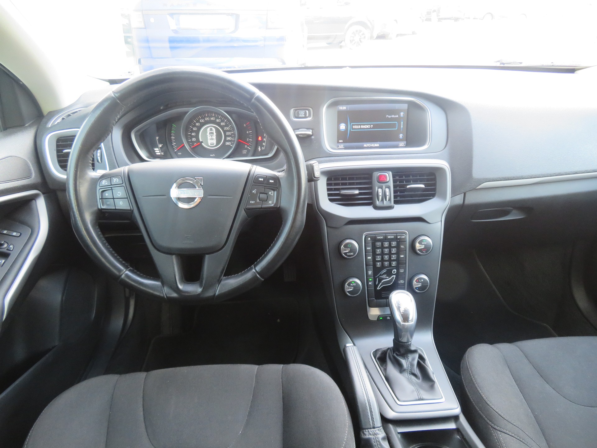 VOLVO V40 D3 Geartronic-image-4