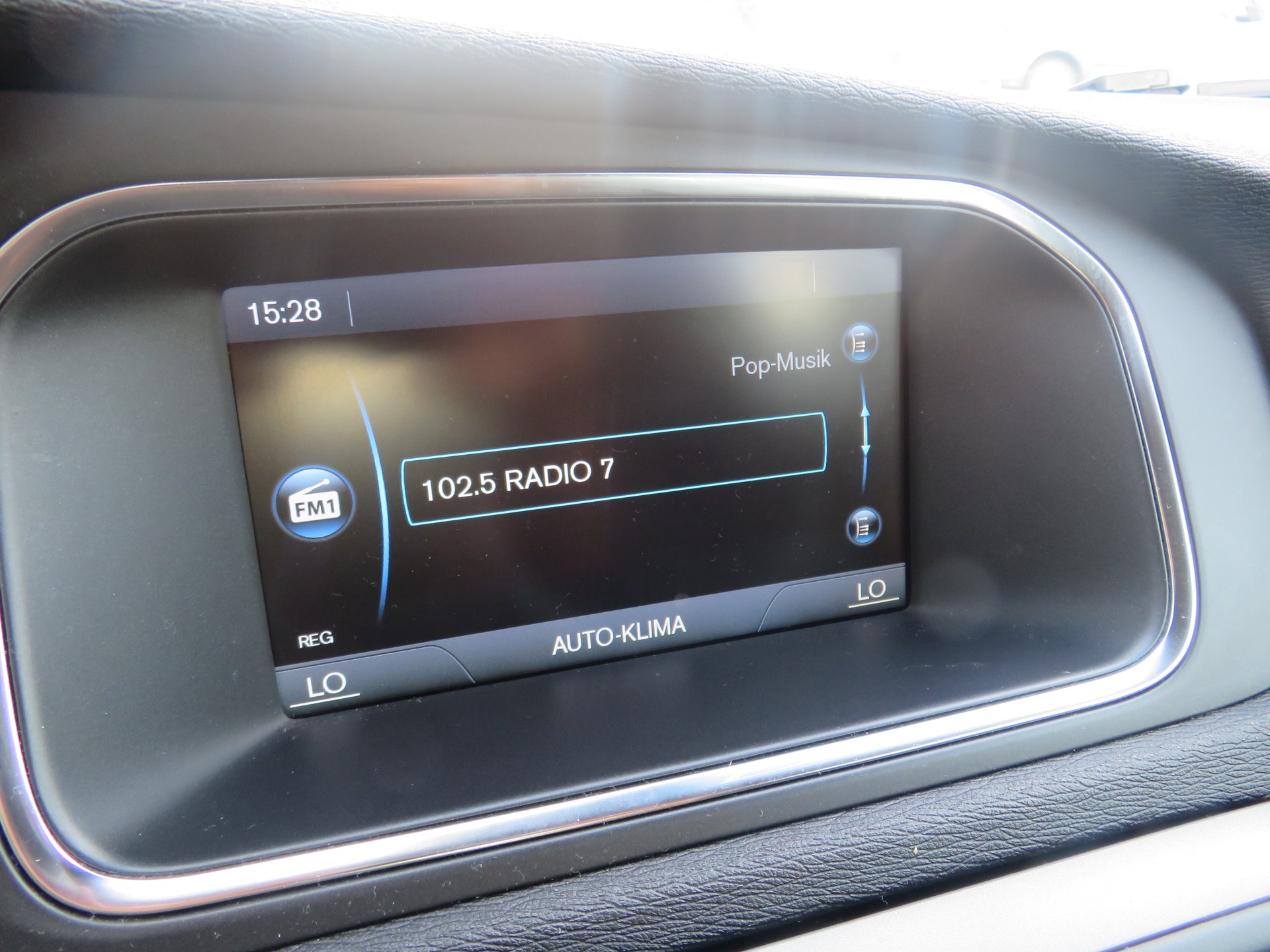 VOLVO V40 D3 Geartronic-image-8