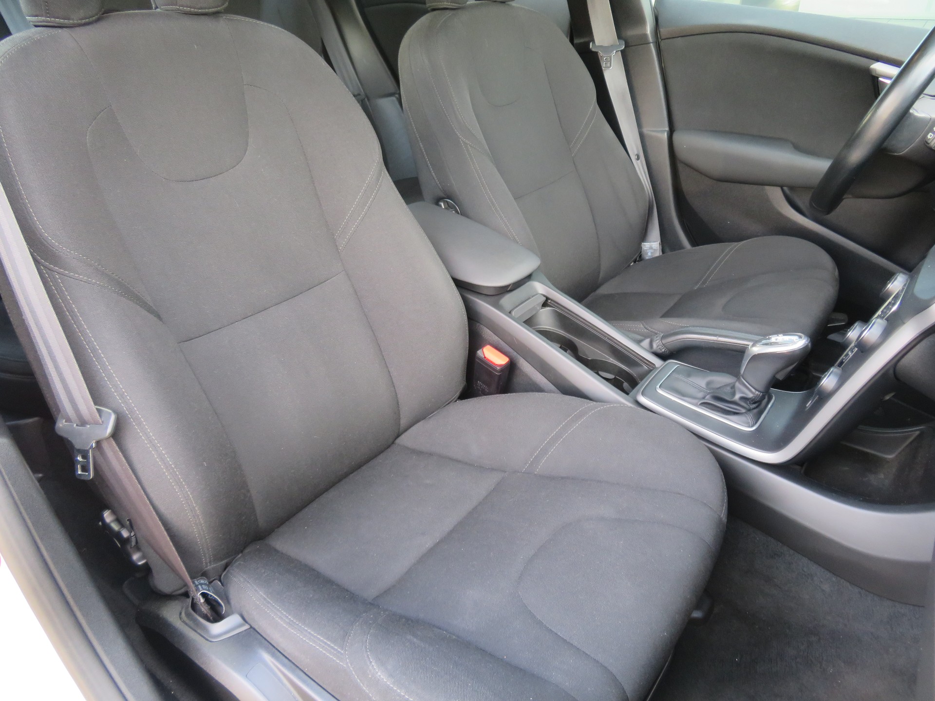 VOLVO V40 D3 Geartronic-image-9