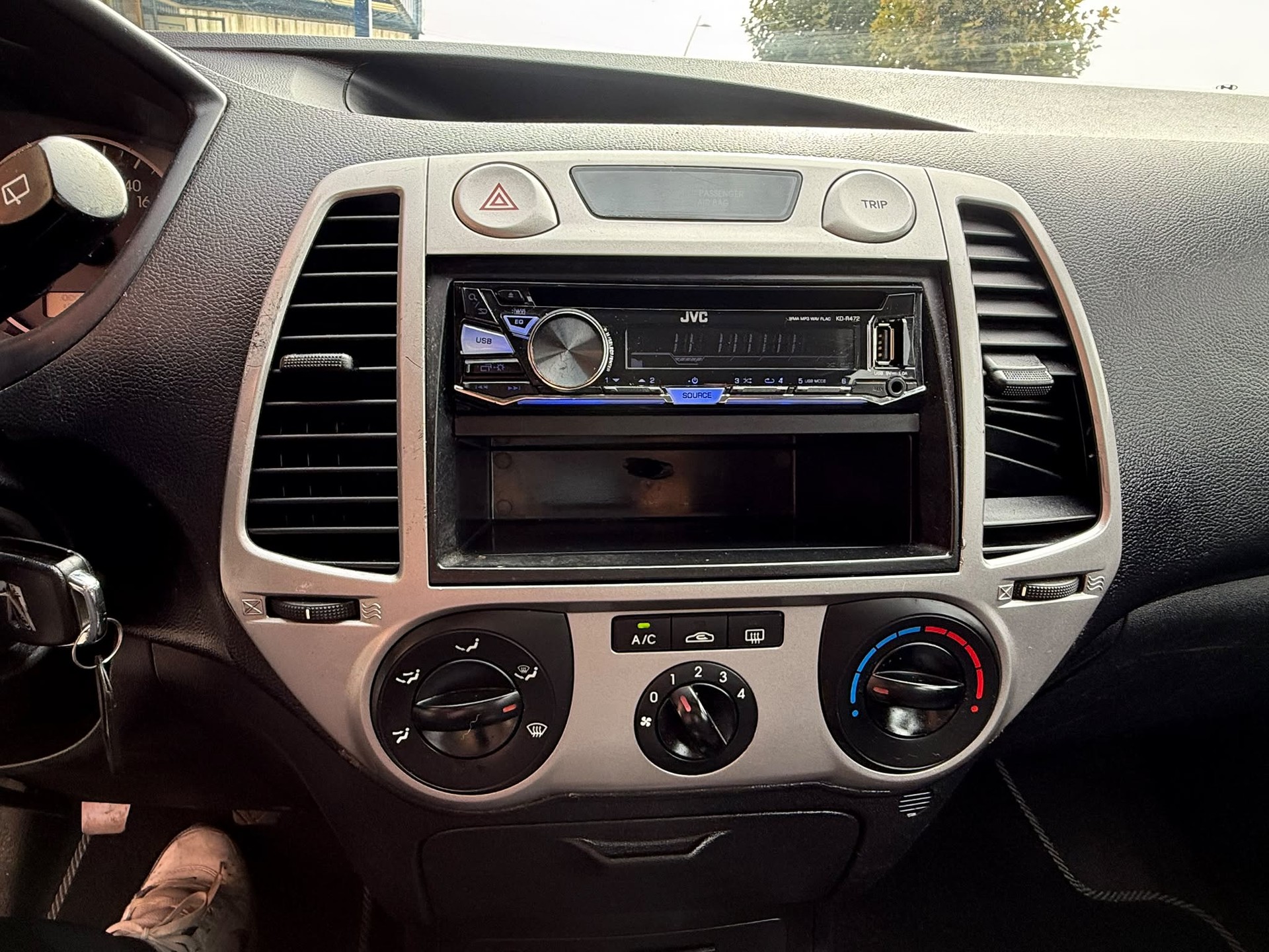HYUNDAI i20 1.4 Style-image-6