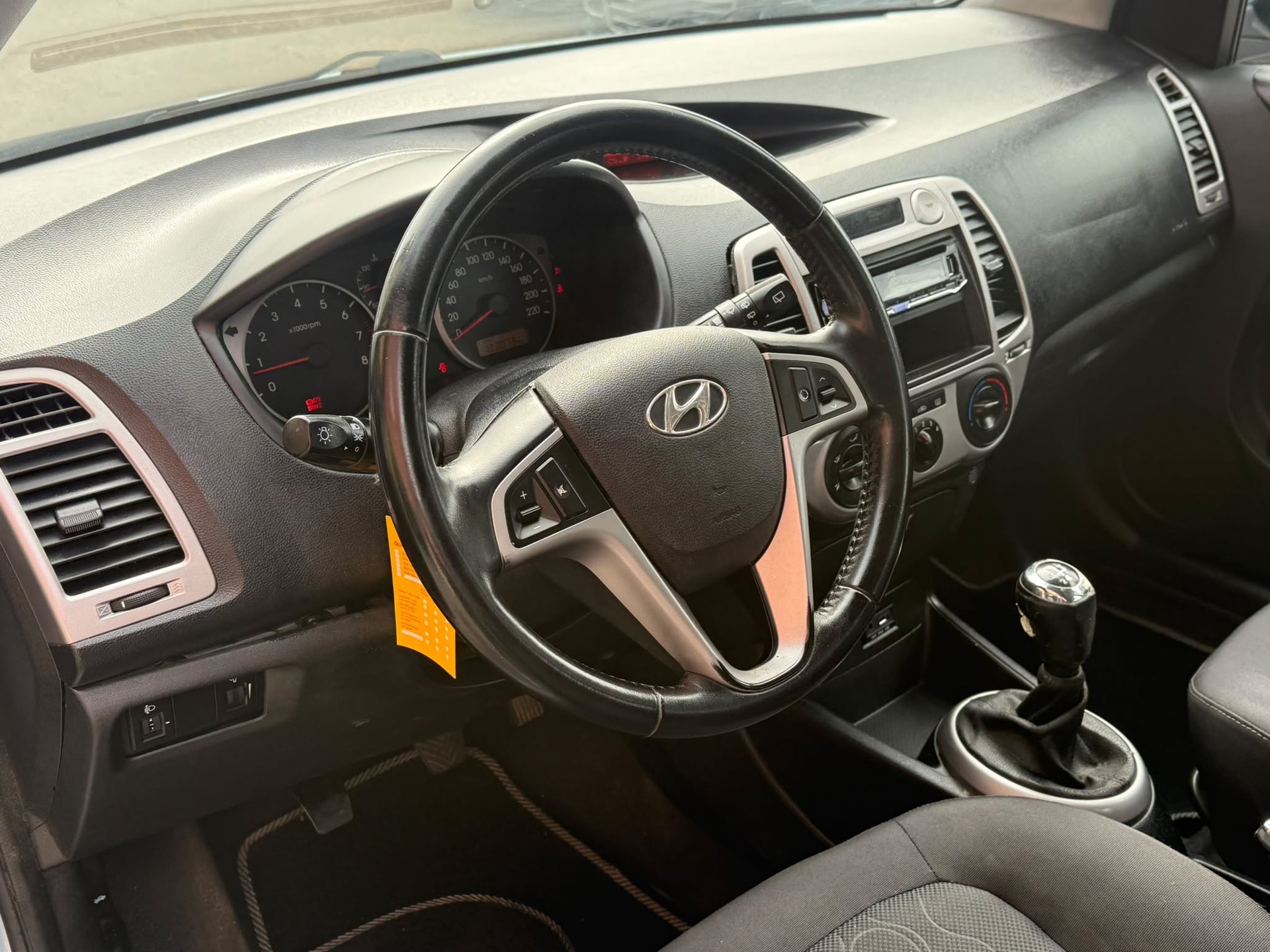 HYUNDAI i20 1.4 Style-image-8