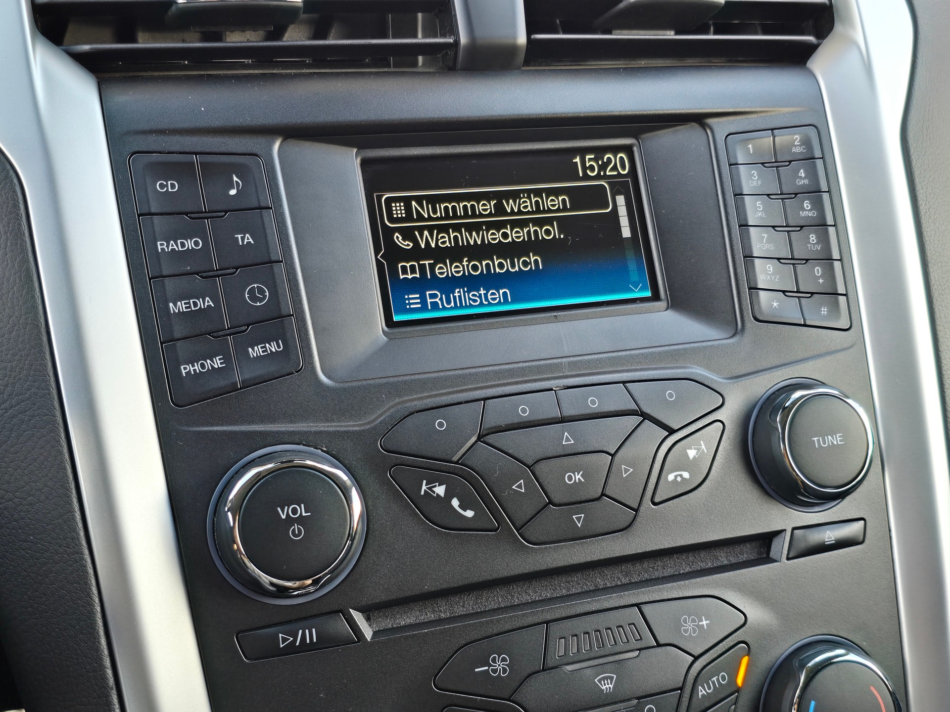 FORD Mondeo 2.0 TDCi Trend PowerShift-image-23